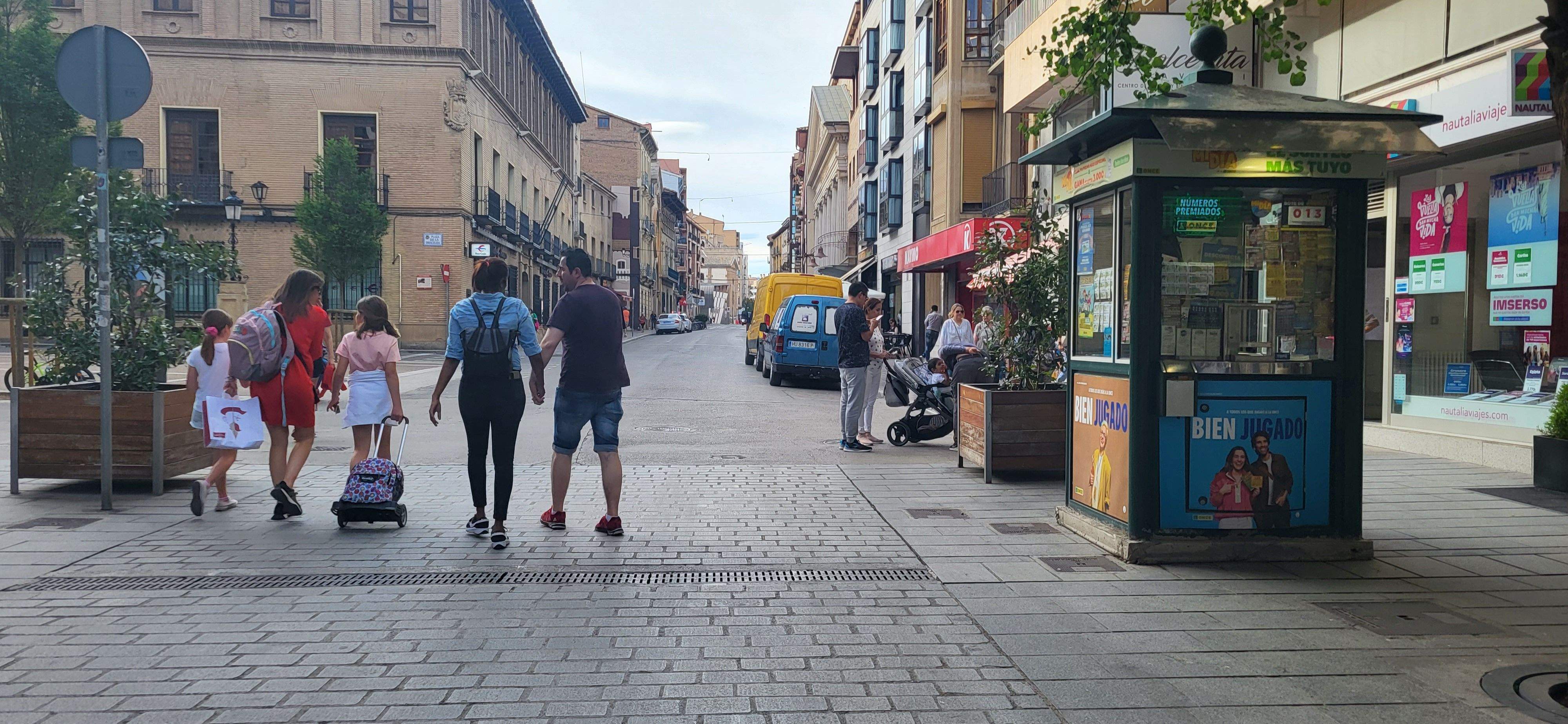 Puesto de la Once donde se han vendido en Huesca los diez cupones premiados. Foto Myriam Martínez