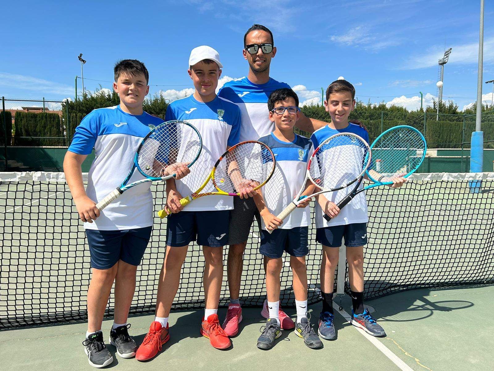 Zoiti A&G pasa ronda en el Aragon infantil equipos.