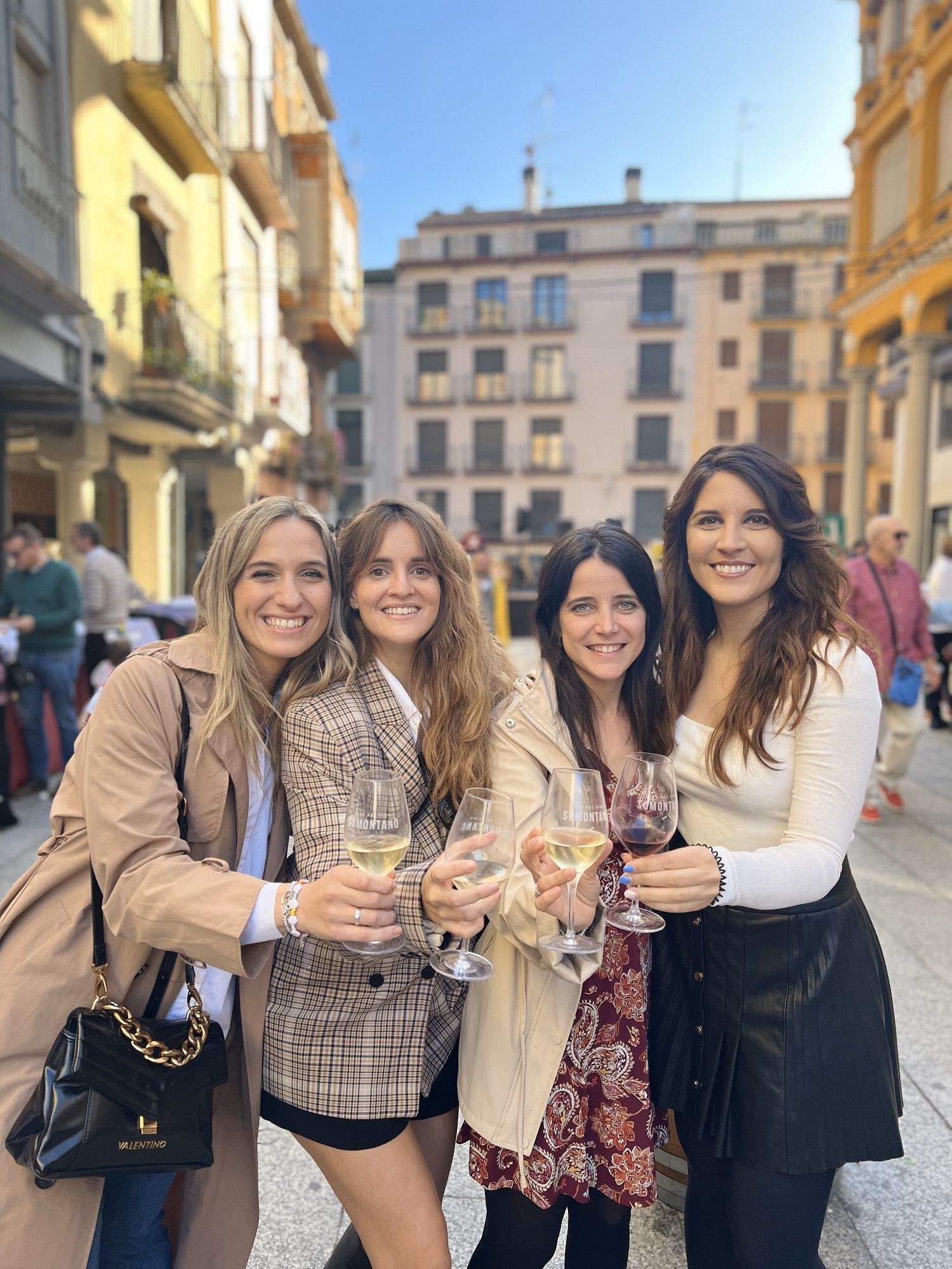 Degustando vino del Somontano en Barbastro