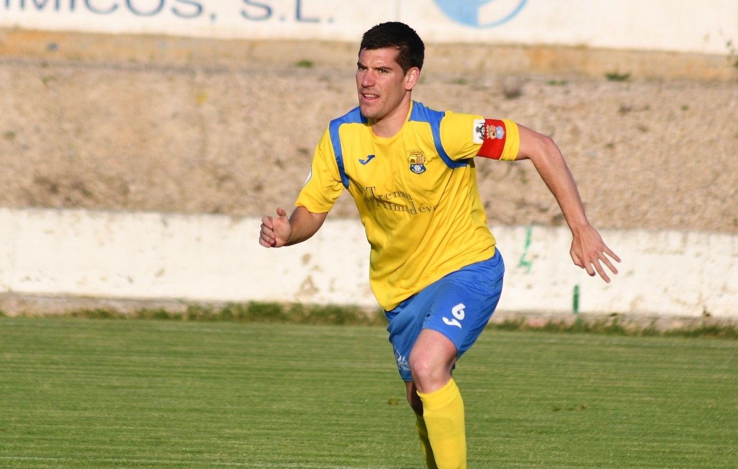 Marcos Ainoza, capitán del Almudévar, en un partido. Foto: @ADAlmudevar