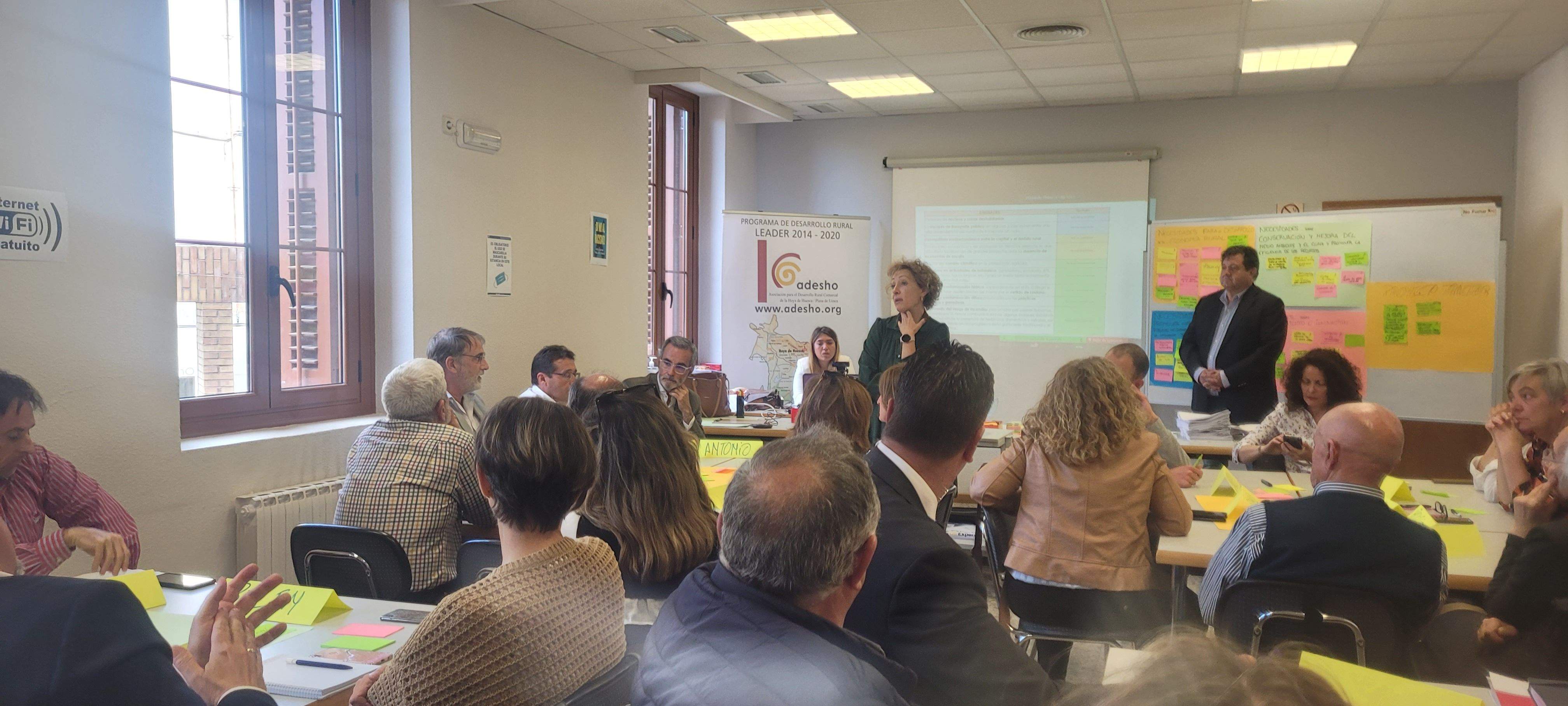 Una de las reuniones para la elaboración del plan de Desarrollo Rural