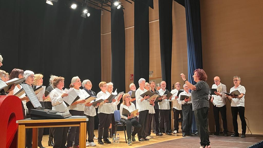 El Coro de la Universidad Ciudadana pone en danza el Barriofest 5.0. Foto: Mercedes Manterola