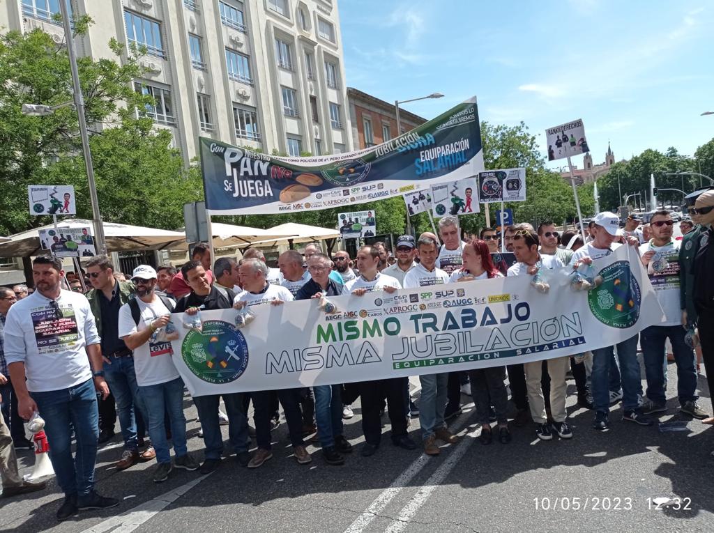 Manifestación este miércoles de policías y guardias civiles ante el Congreso.