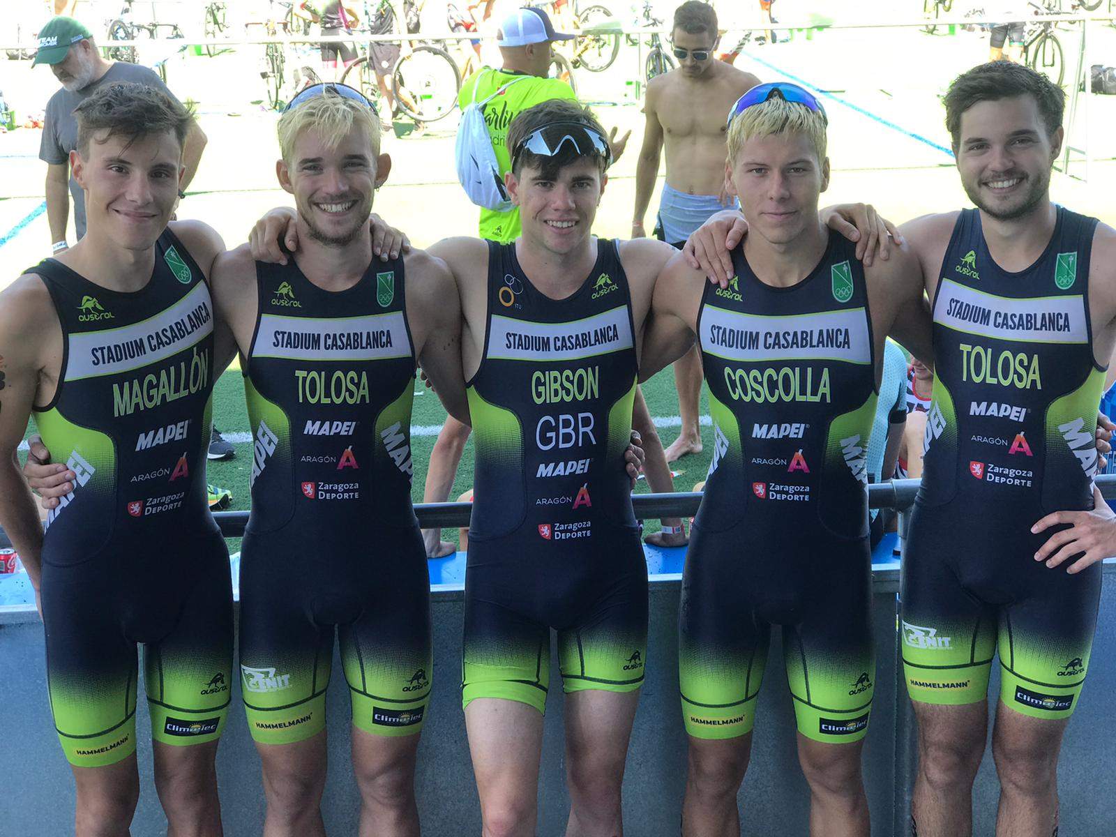 Coscolla, el segundo por la derecha, junto a sus compañeros del Casablanca.