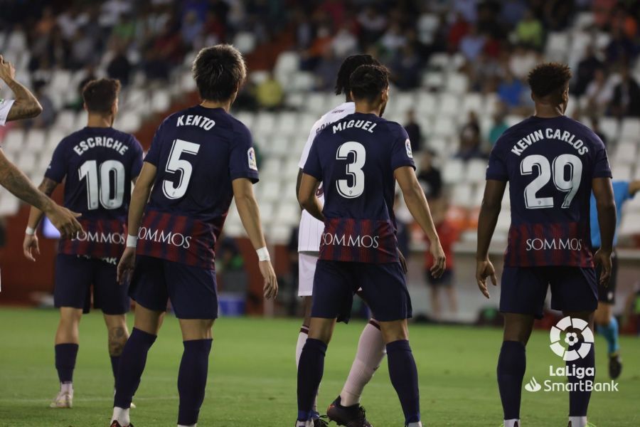Jugadores del Huesca en el encuentro ante el Albacete que terminó con derrota azulgrana. Foto: LaLiga Jugadores del Huesca en el encuentro ante el Albacete que terminó con derrota azulgrana. Foto: LaLiga