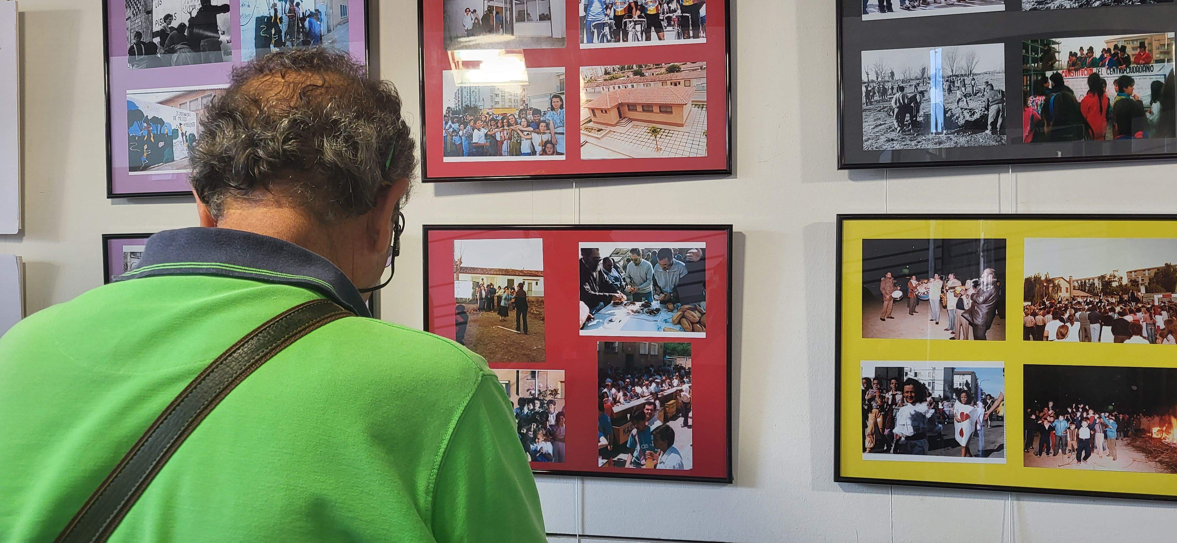  Visita guiada a la exposición "50 años haciendo barrio". Foto Myriam Martínez
