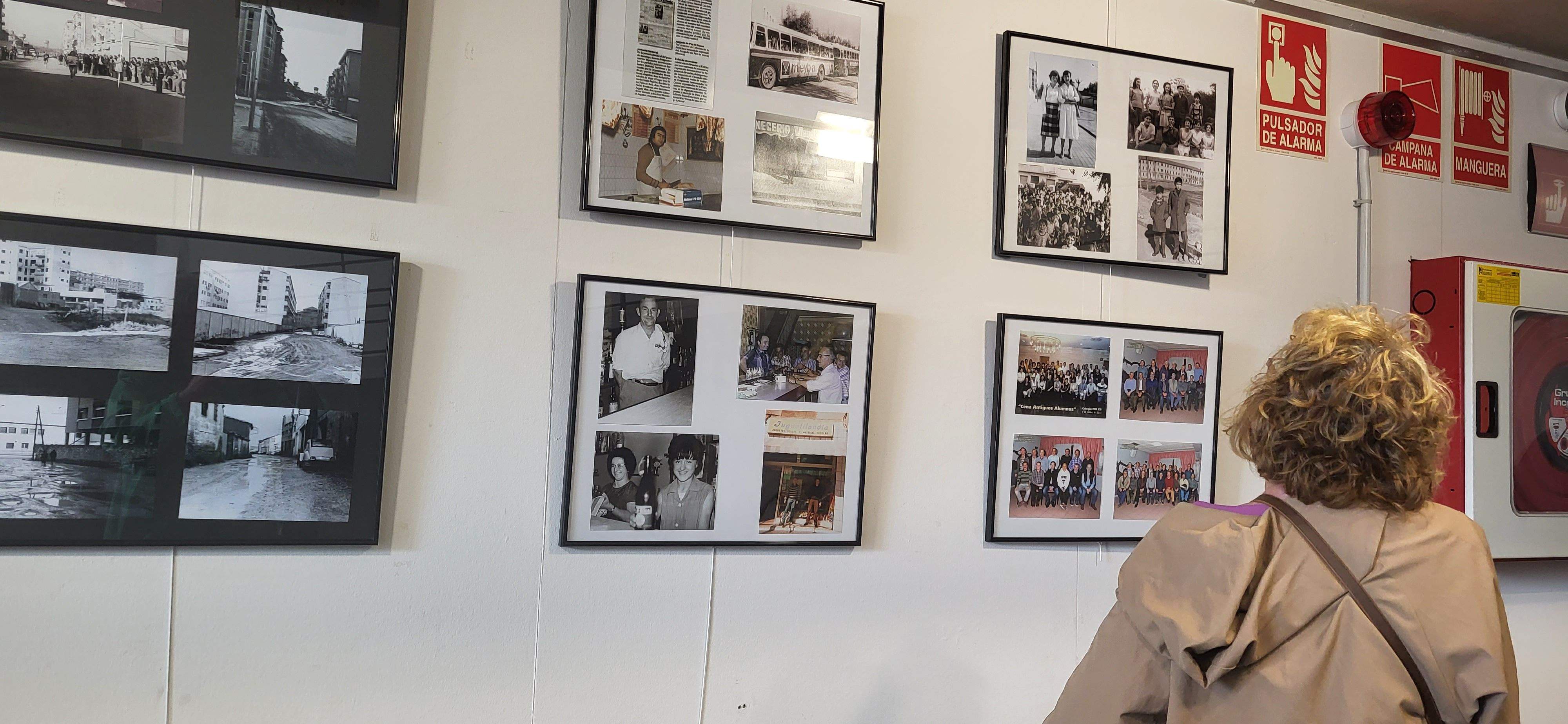  Visita guiada a la exposición "50 años haciendo barrio". Foto Myriam Martínez