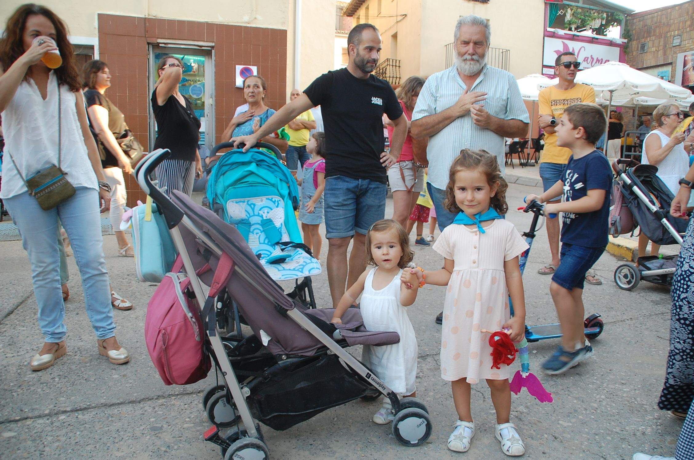 Los pequeños con sus primeras pañoletas de las fiestas de San Antolín (7)