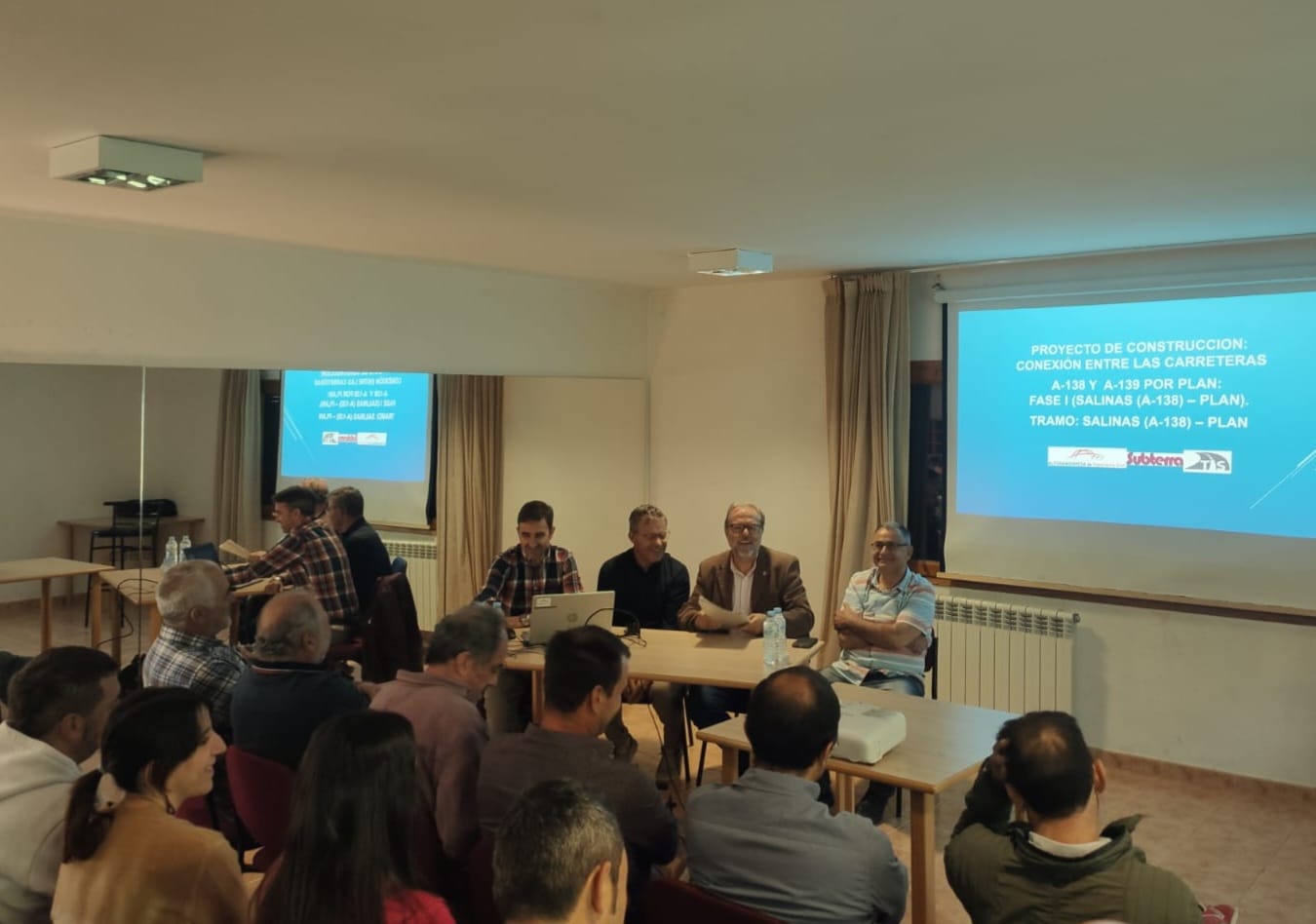 Presentación del proyecto de la carretera entre Plan y Salinas, que será aprobado en un mes.