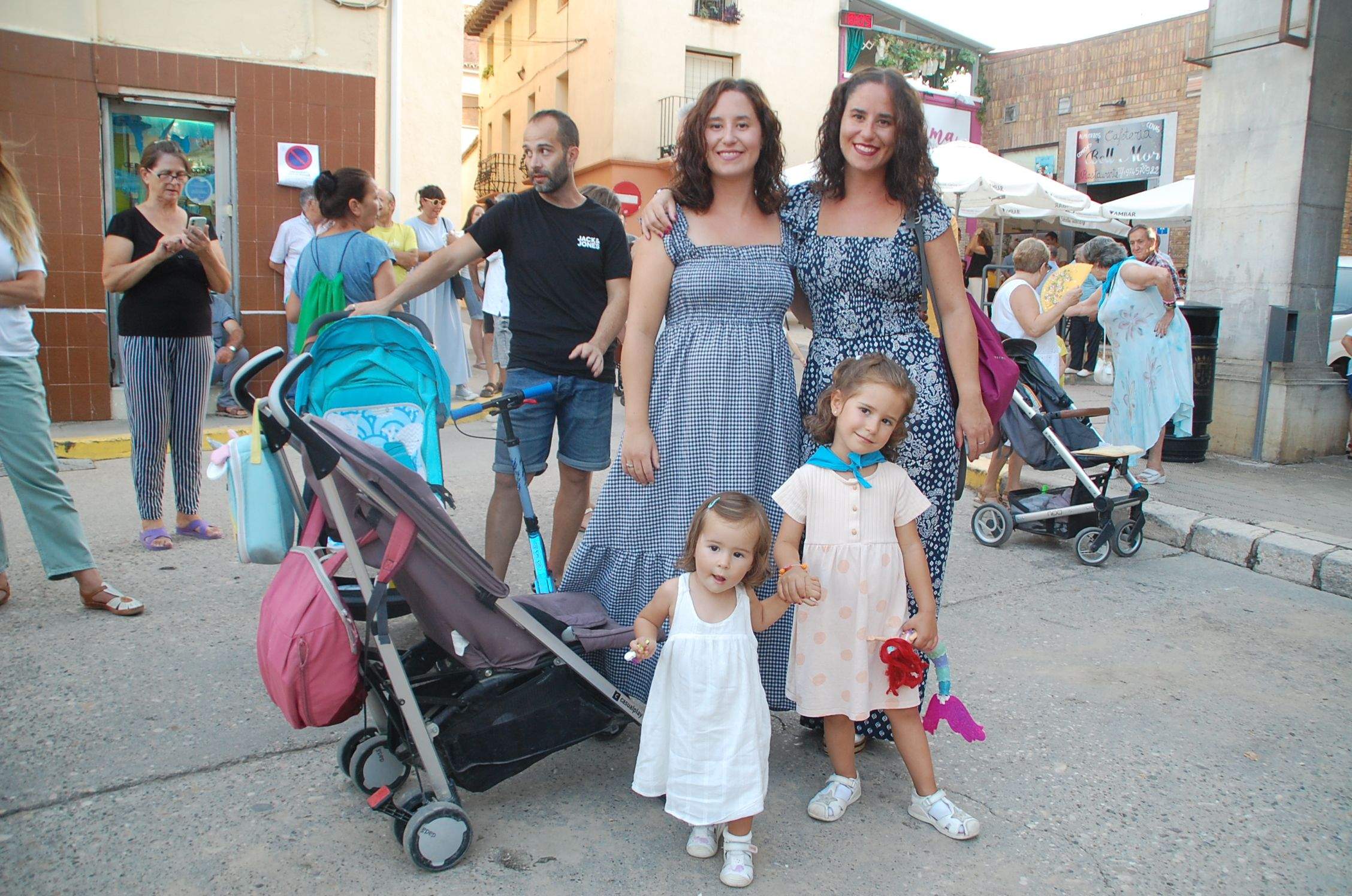 Los pequeños con sus primeras pañoletas de las fiestas de San Antolín (8)