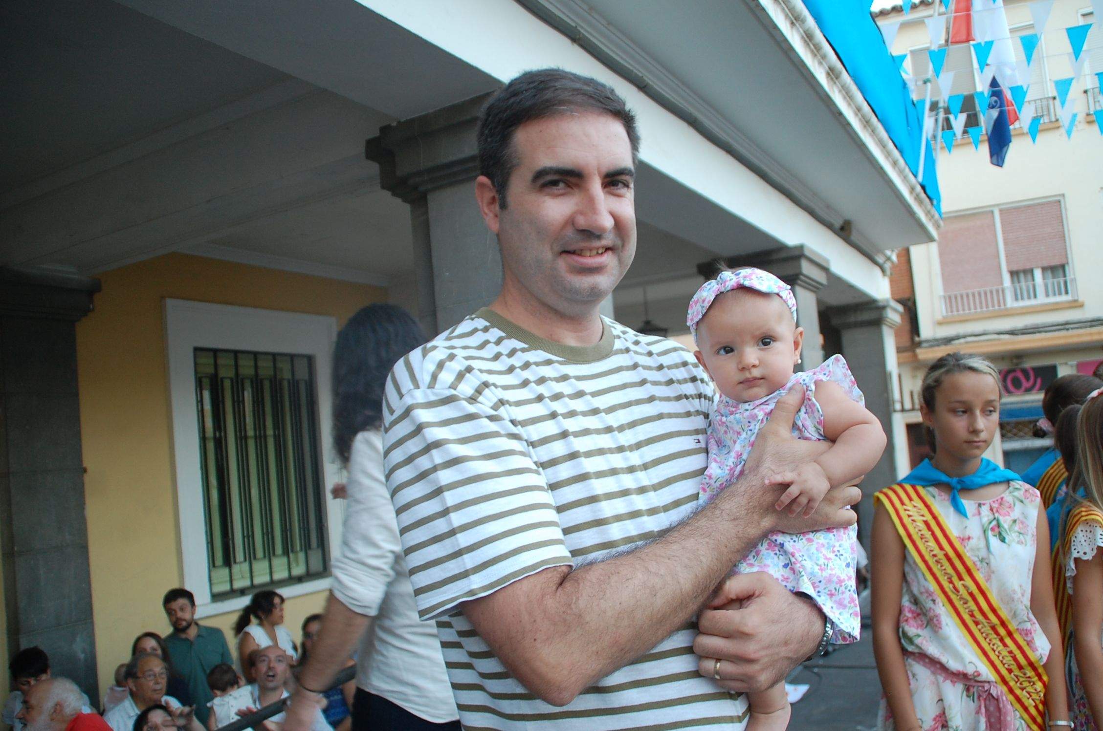Los pequeños con sus primeras pañoletas de las fiestas de San Antolín (2)