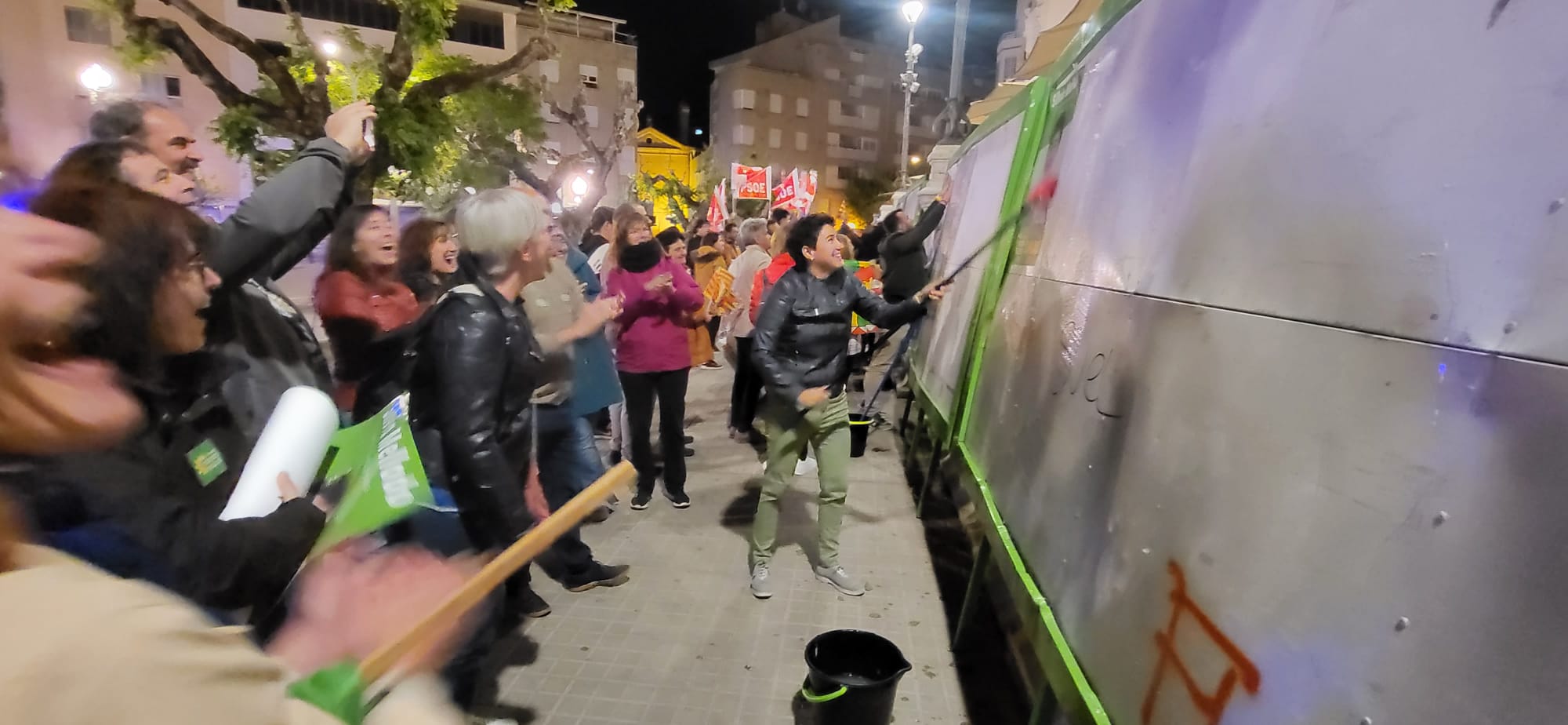 Silvia Mellado, de Verdes Equo, pega los primeros carteles