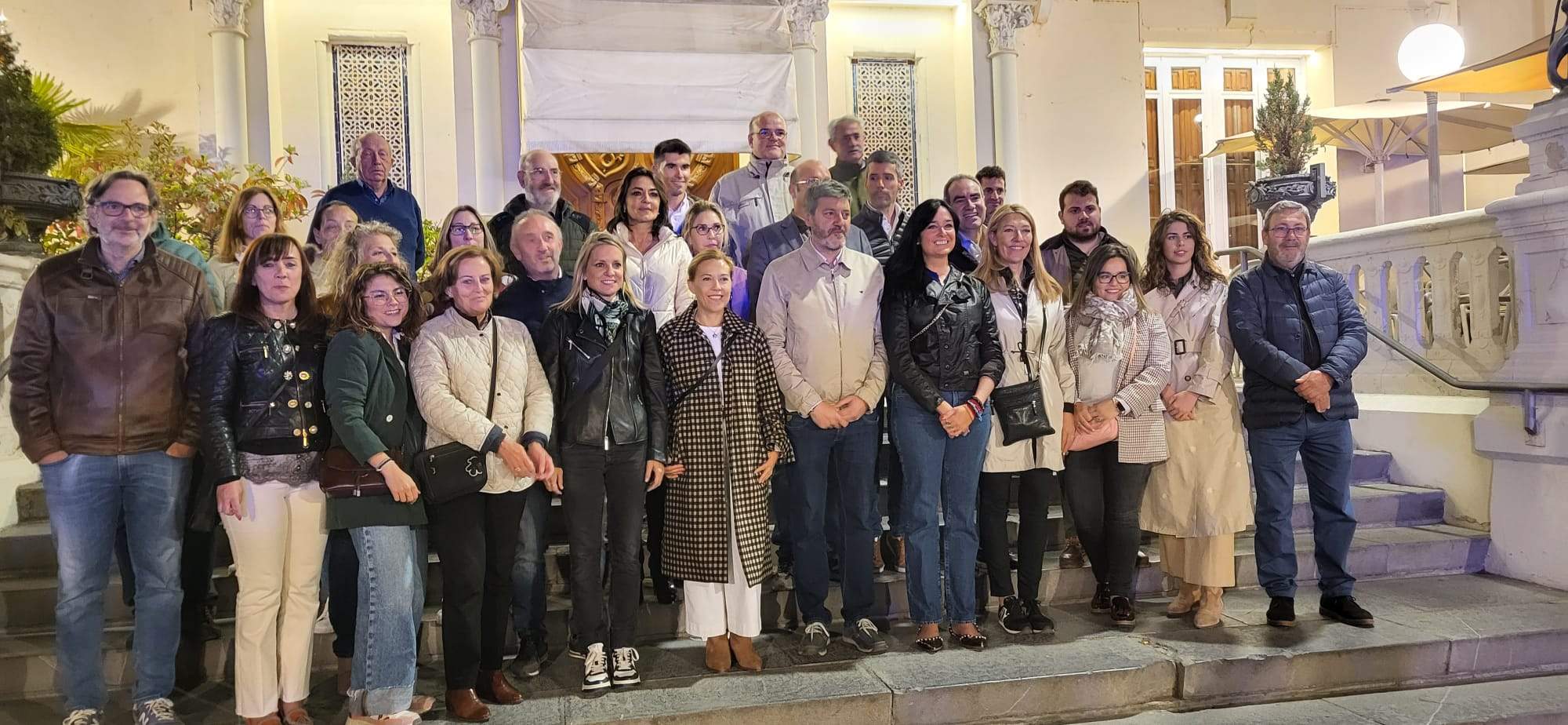 Miembros del Partido Popular en la Plaza de Navarra
