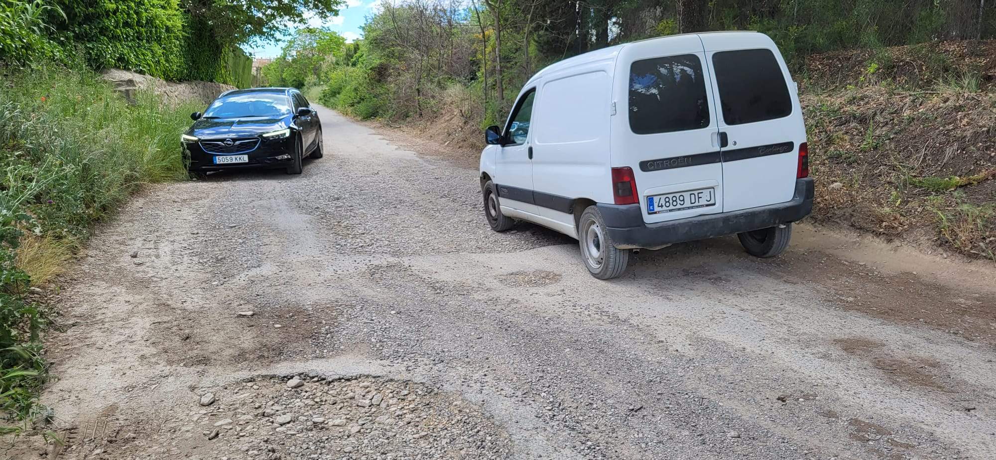 Un paseo por el Camino de Cillas lleno de baches