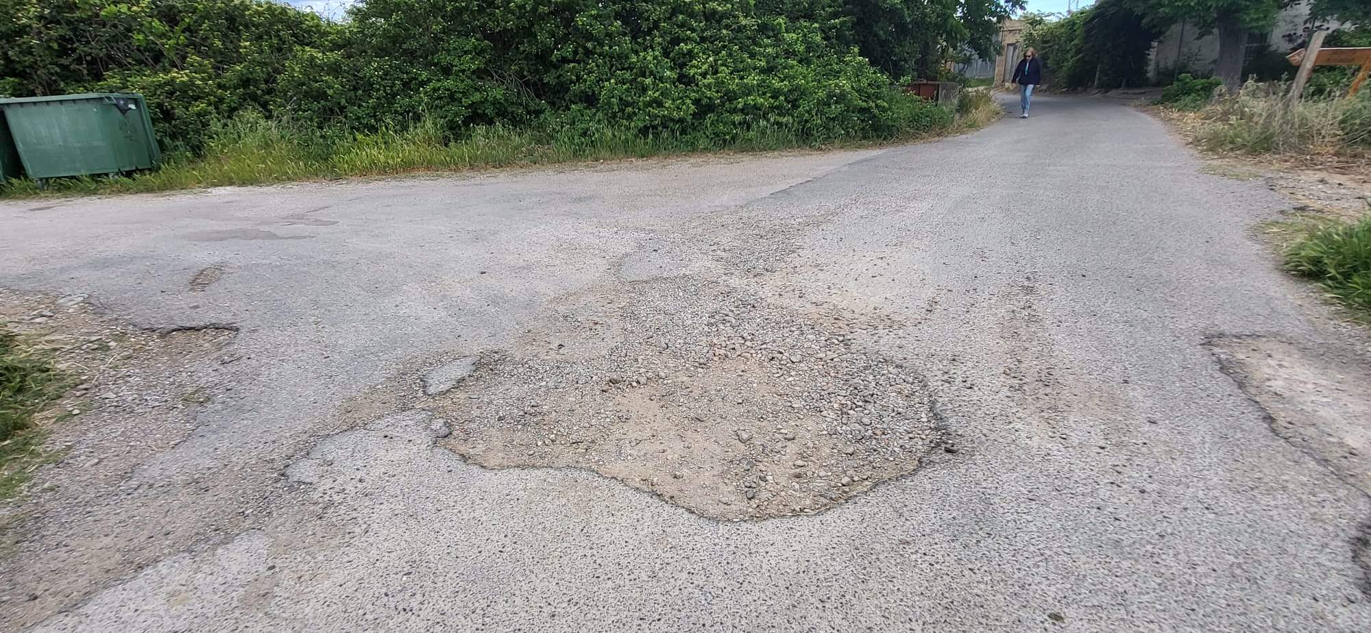 Un paseo por el Camino de Cillas lleno de baches