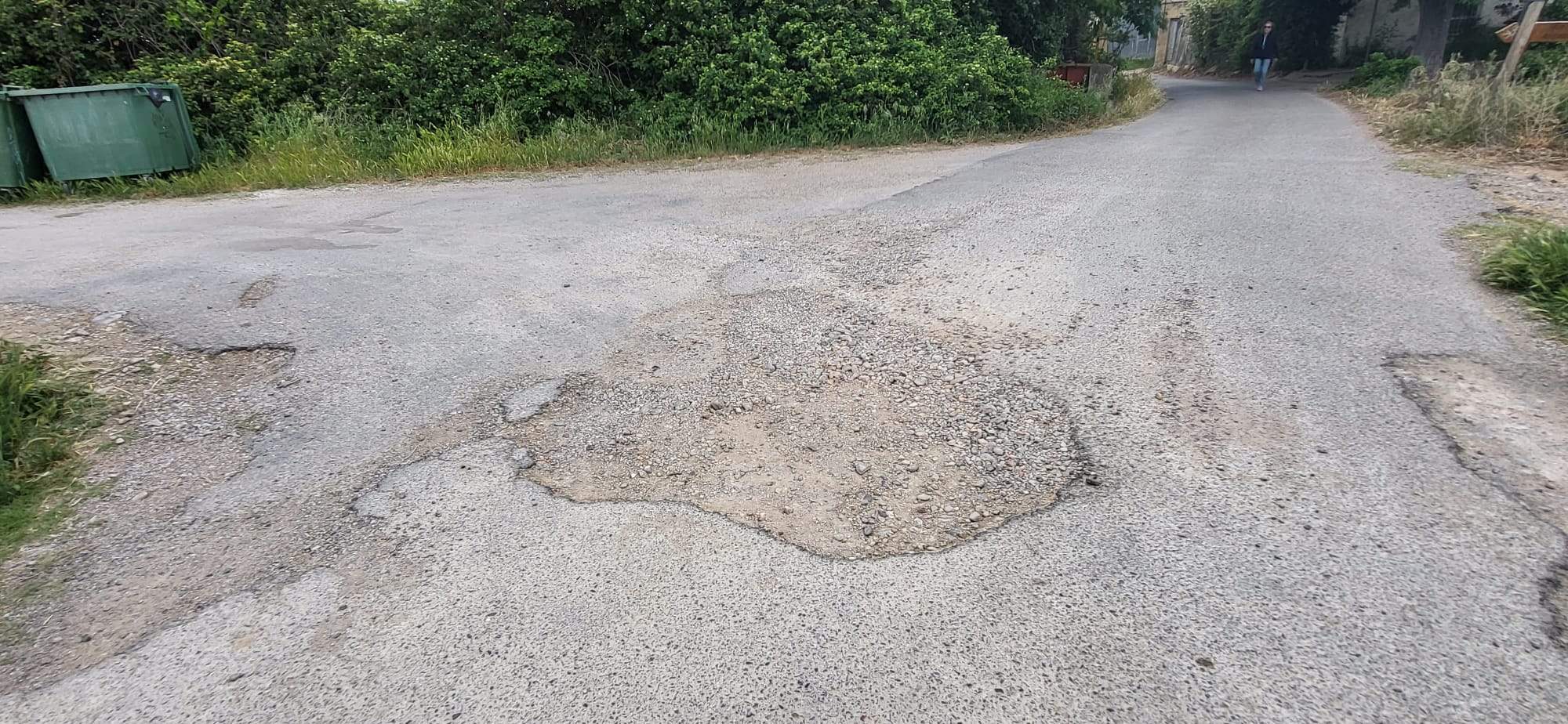 Un paseo por el Camino de Cillas lleno de baches