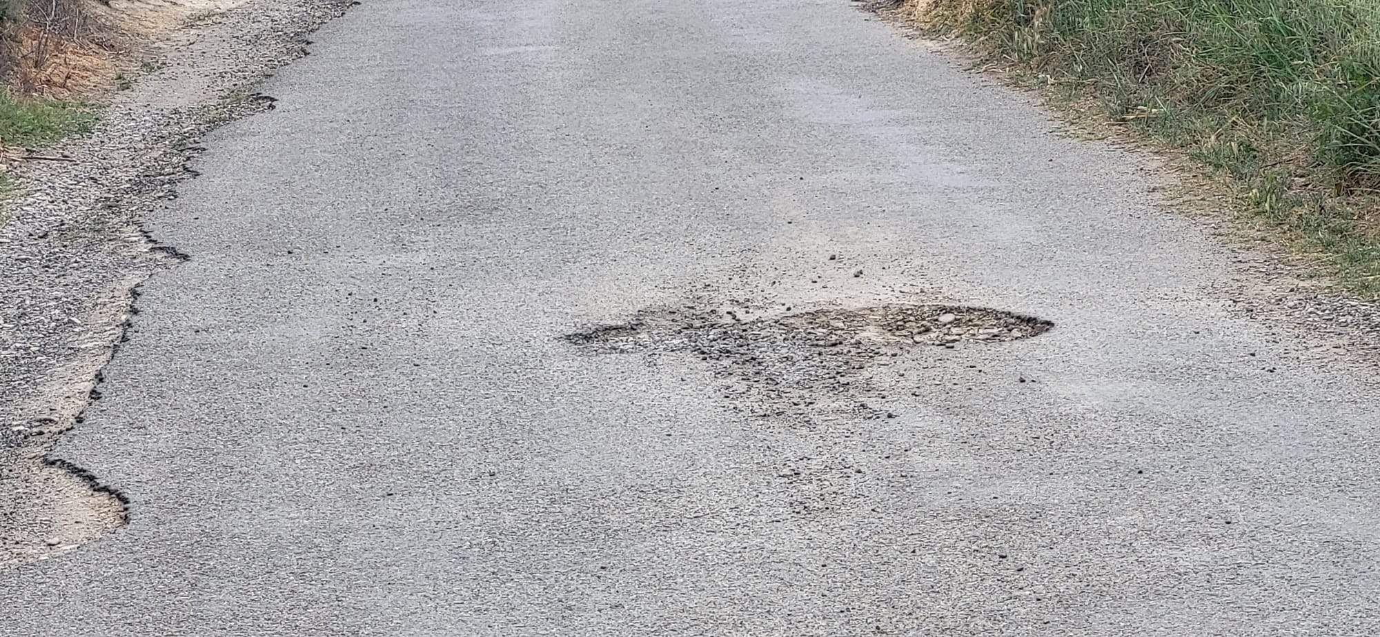 Un paseo por el Camino de Cillas lleno de baches