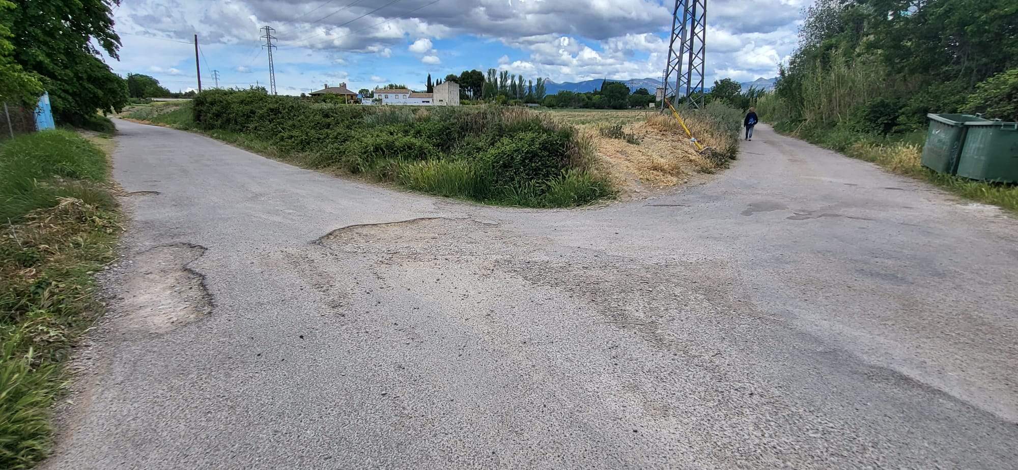 Un paseo por el Camino de Cillas lleno de baches