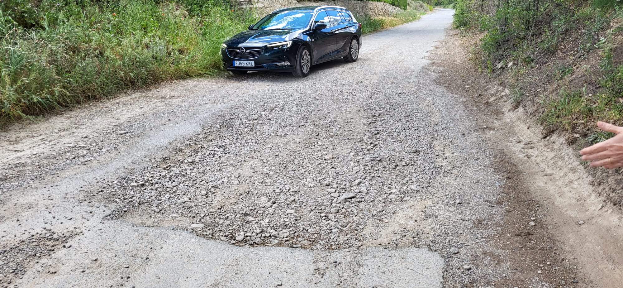Un paseo por el Camino de Cillas lleno de baches