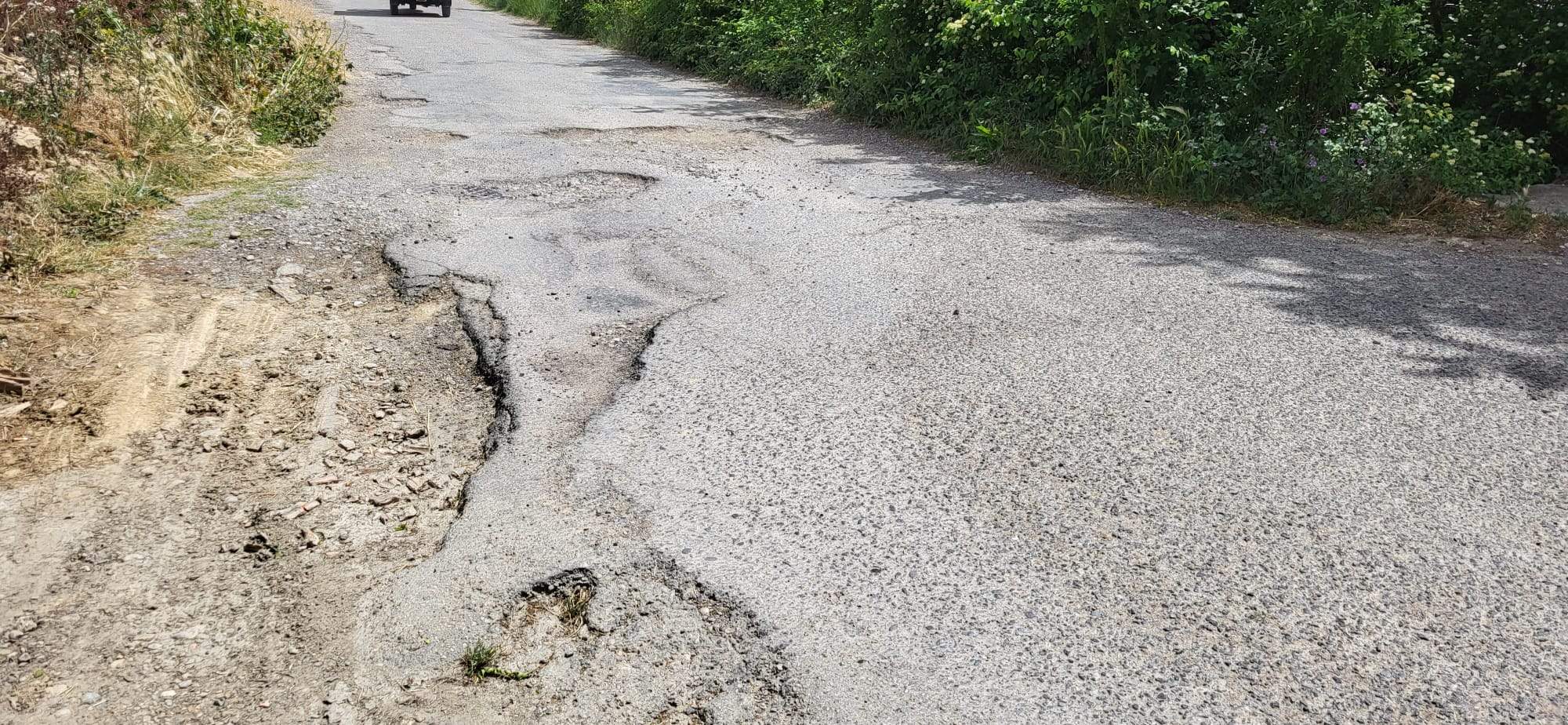 Un paseo por el Camino de Cillas lleno de baches