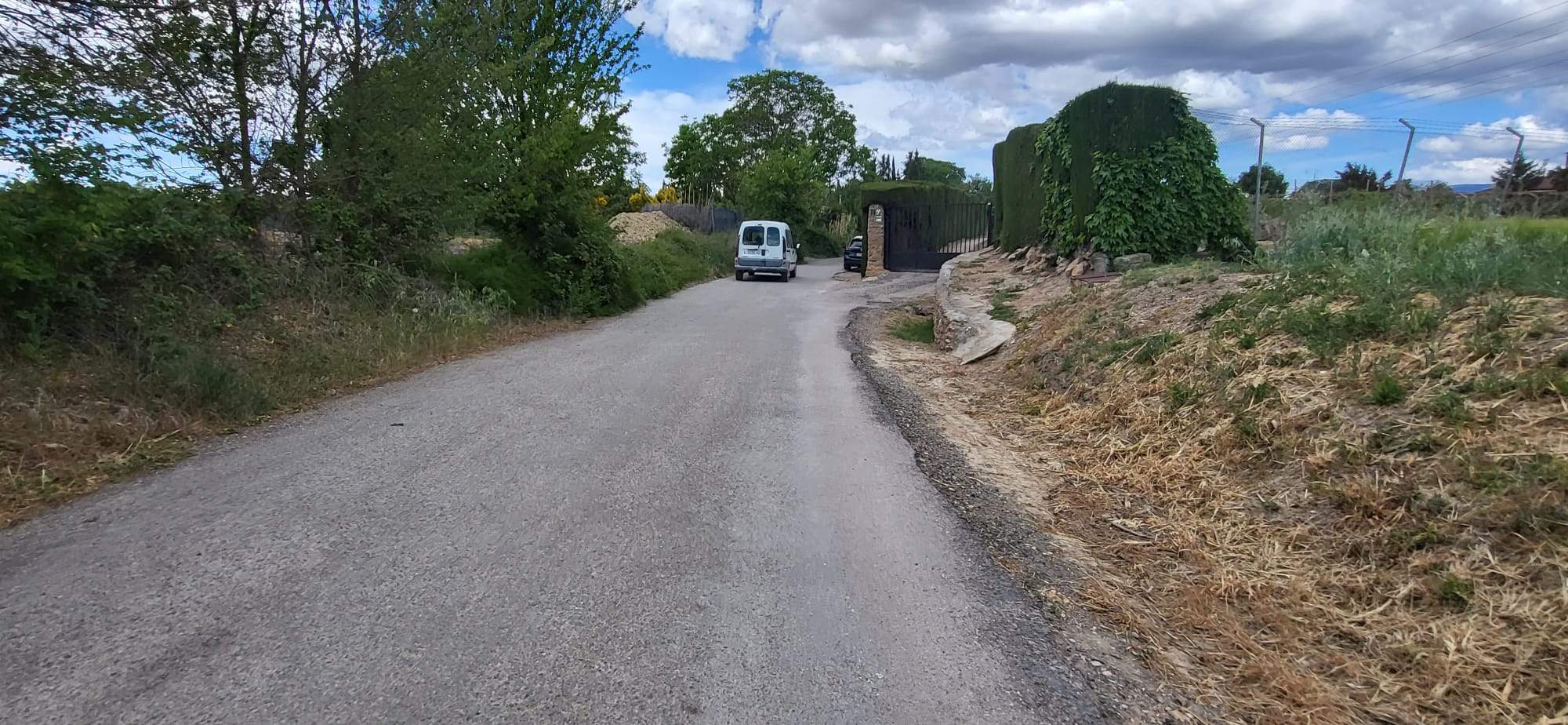 Un paseo por el Camino de Cillas lleno de baches