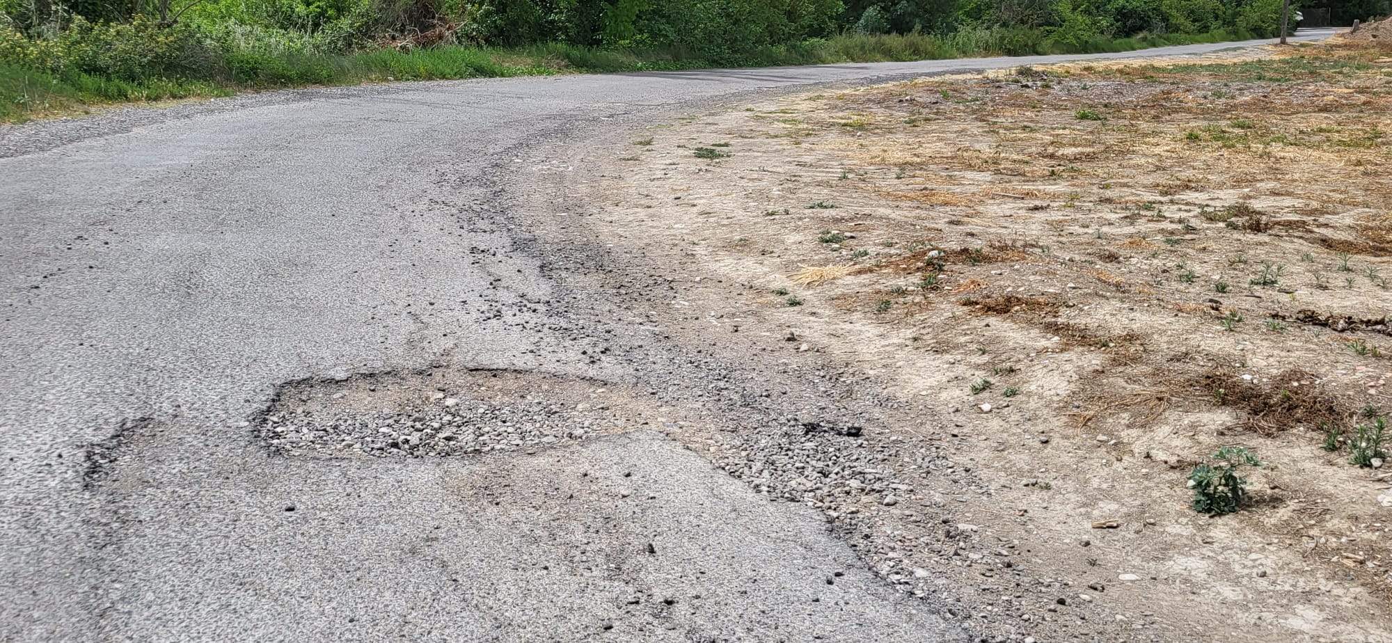 Un paseo por el Camino de Cillas lleno de baches