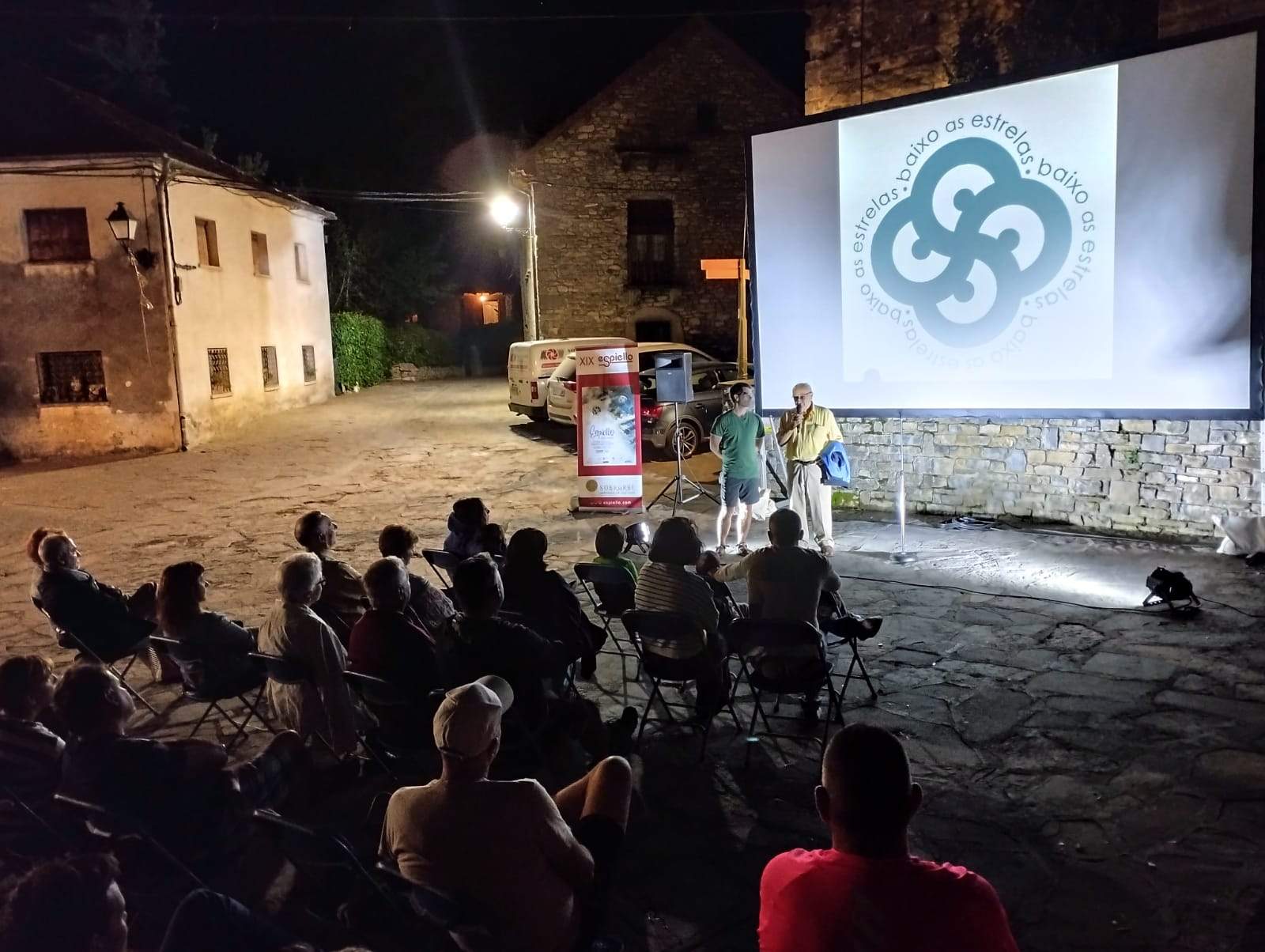 Una de las sesiones de Espiello baixo as estrelas en Sobrarbe.