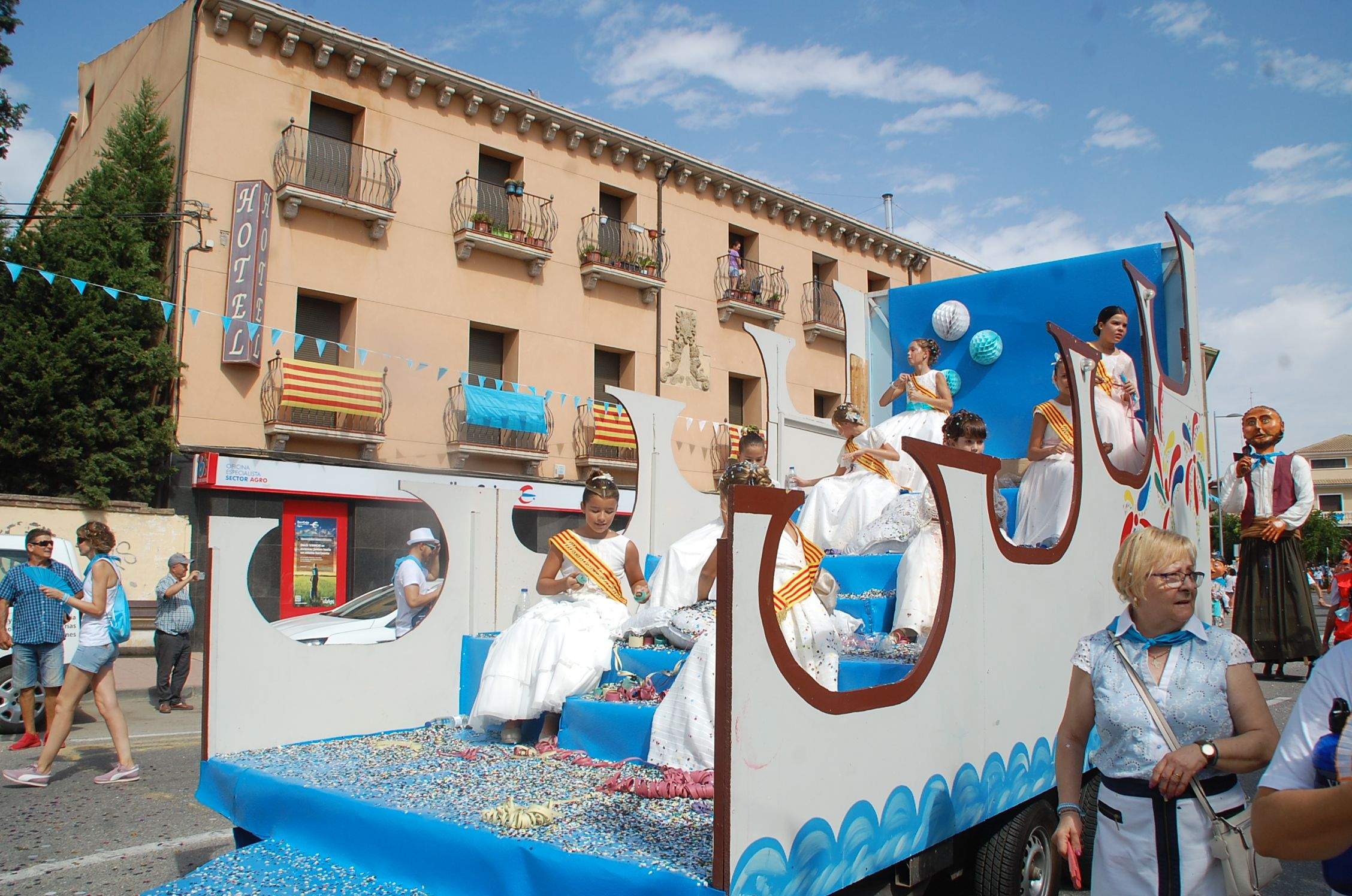 Cabalgata y chupinazo de las fiestas de Sariñena 2022 