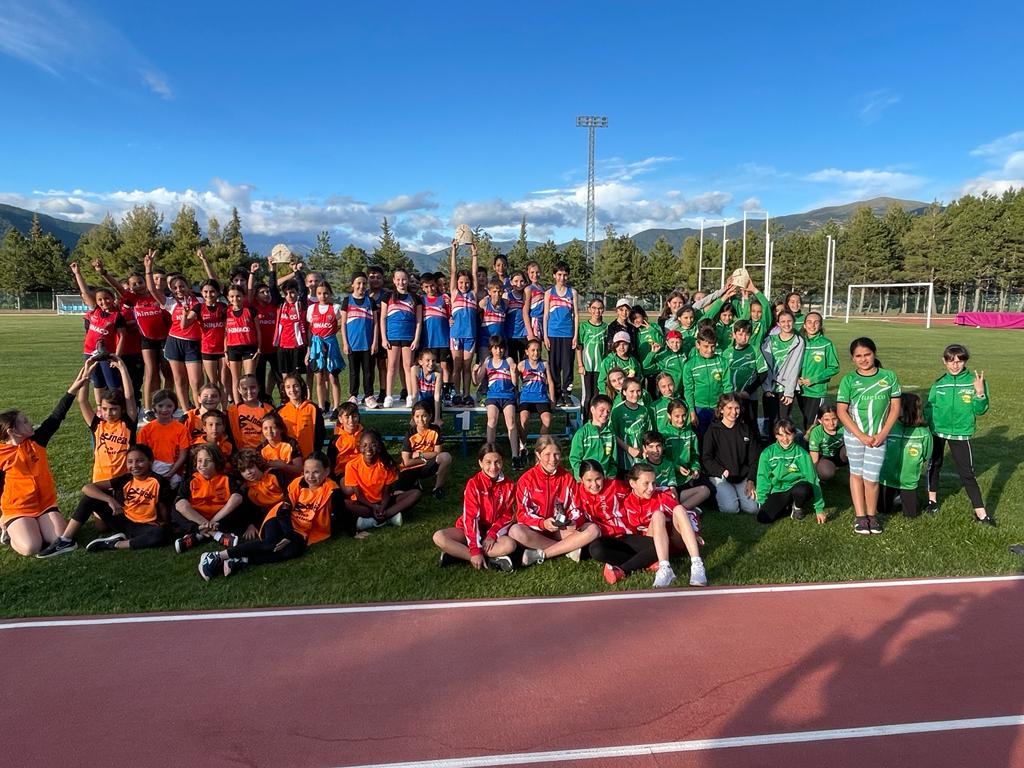 Podio final del Torneo Intercomarcal Sub-12 por equipos disputado en Sabiñánigo.