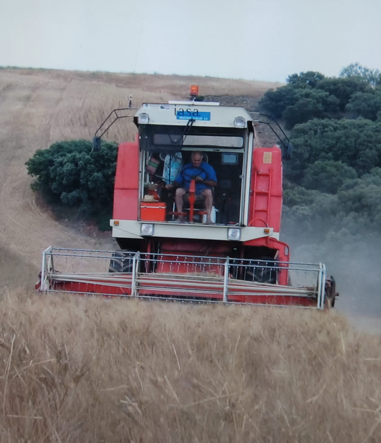 Libro IASA y la cosechadora española, de Miguel Ángel Rubio. Foto José Manuel Caballero.