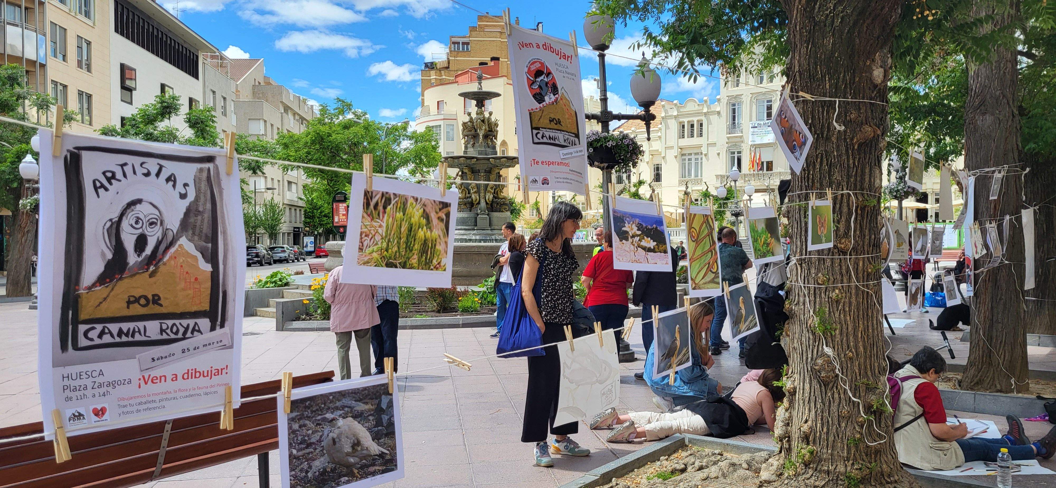 Se cierra pintando en la calle una semana de movilización del arte por Canal Roya en Huesca