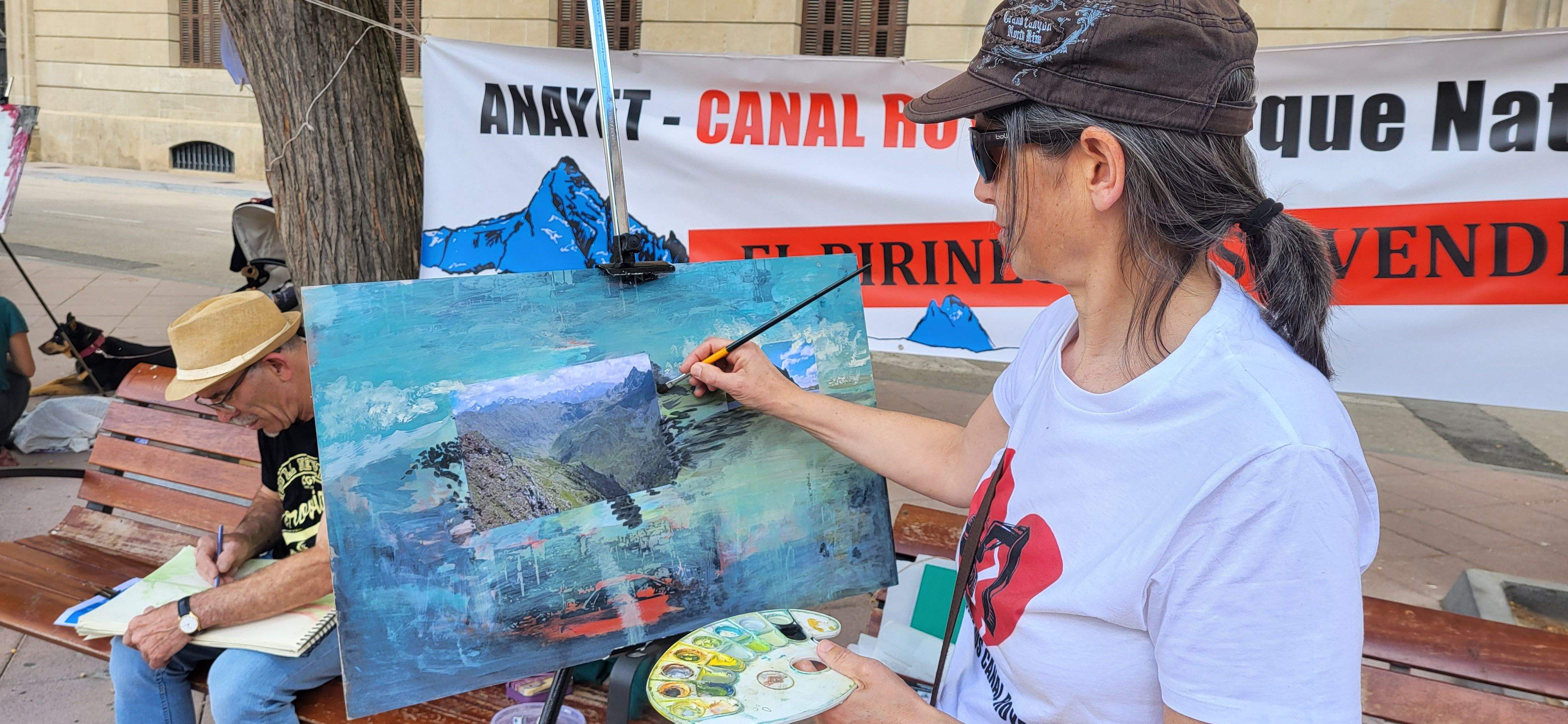 Actividad de pintura en la calle en defensa de Canal Roya. Foto: Mercedes Manterola