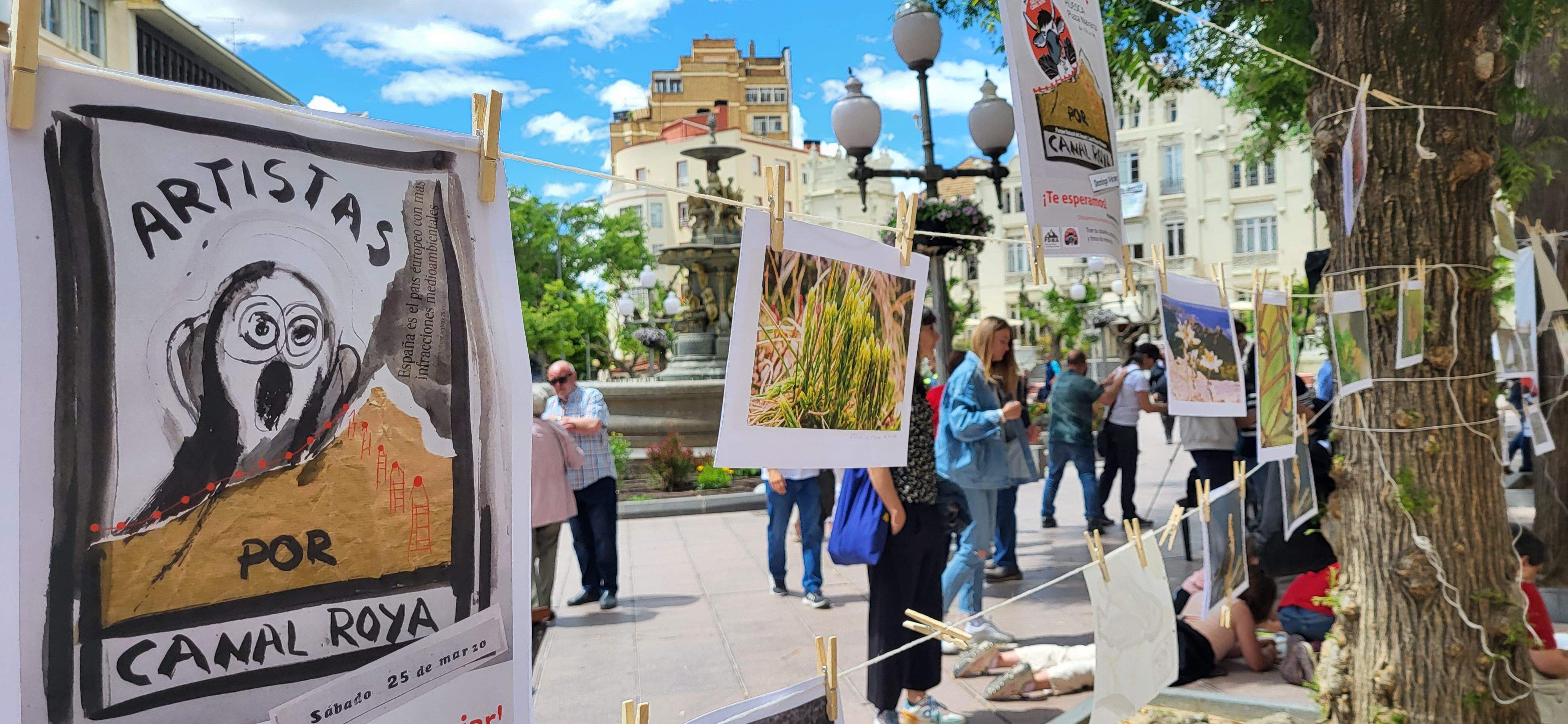 Actividad de pintura en la calle en defensa de Canal Roya. Foto: Mercedes Manterola