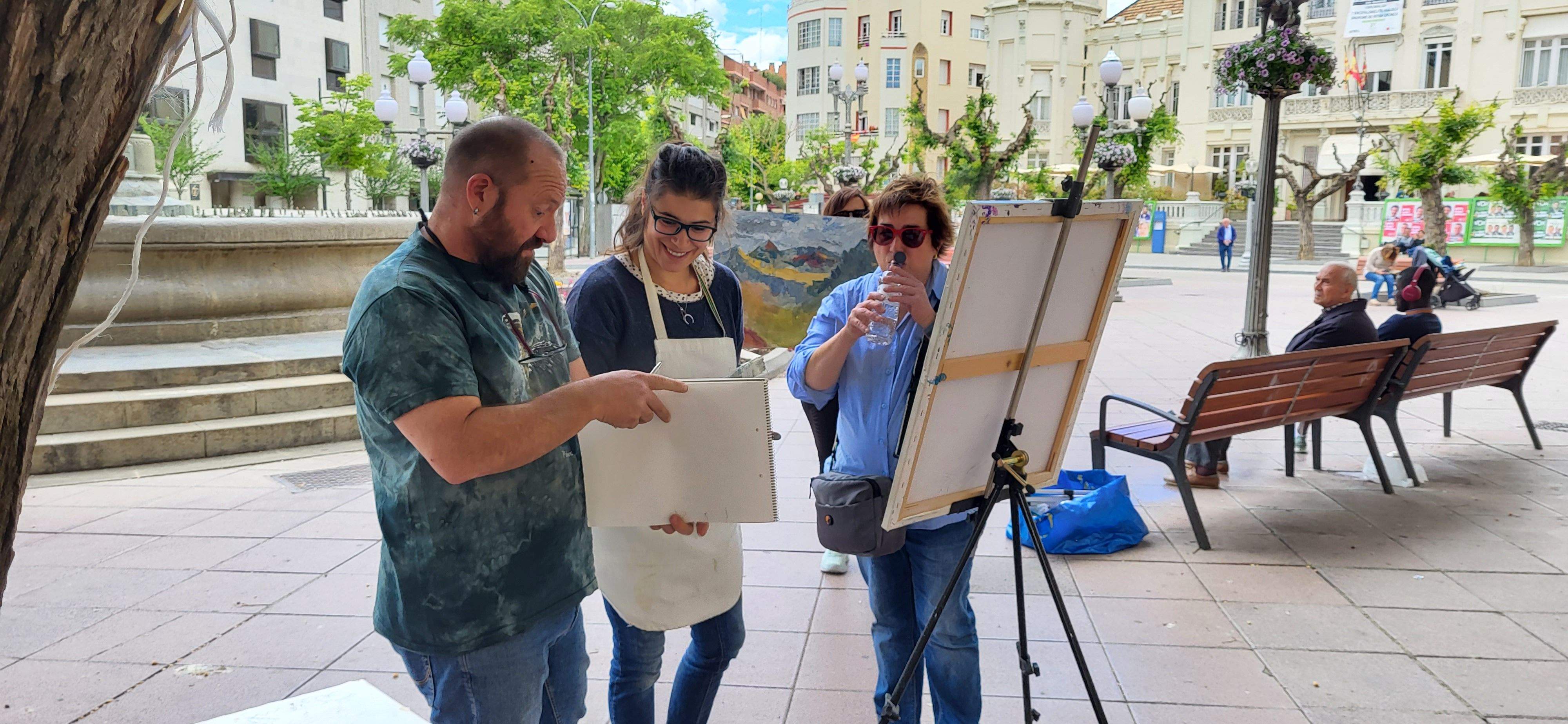 Actividad de pintura en la calle en defensa de Canal Roya. Foto: Mercedes Manterola
