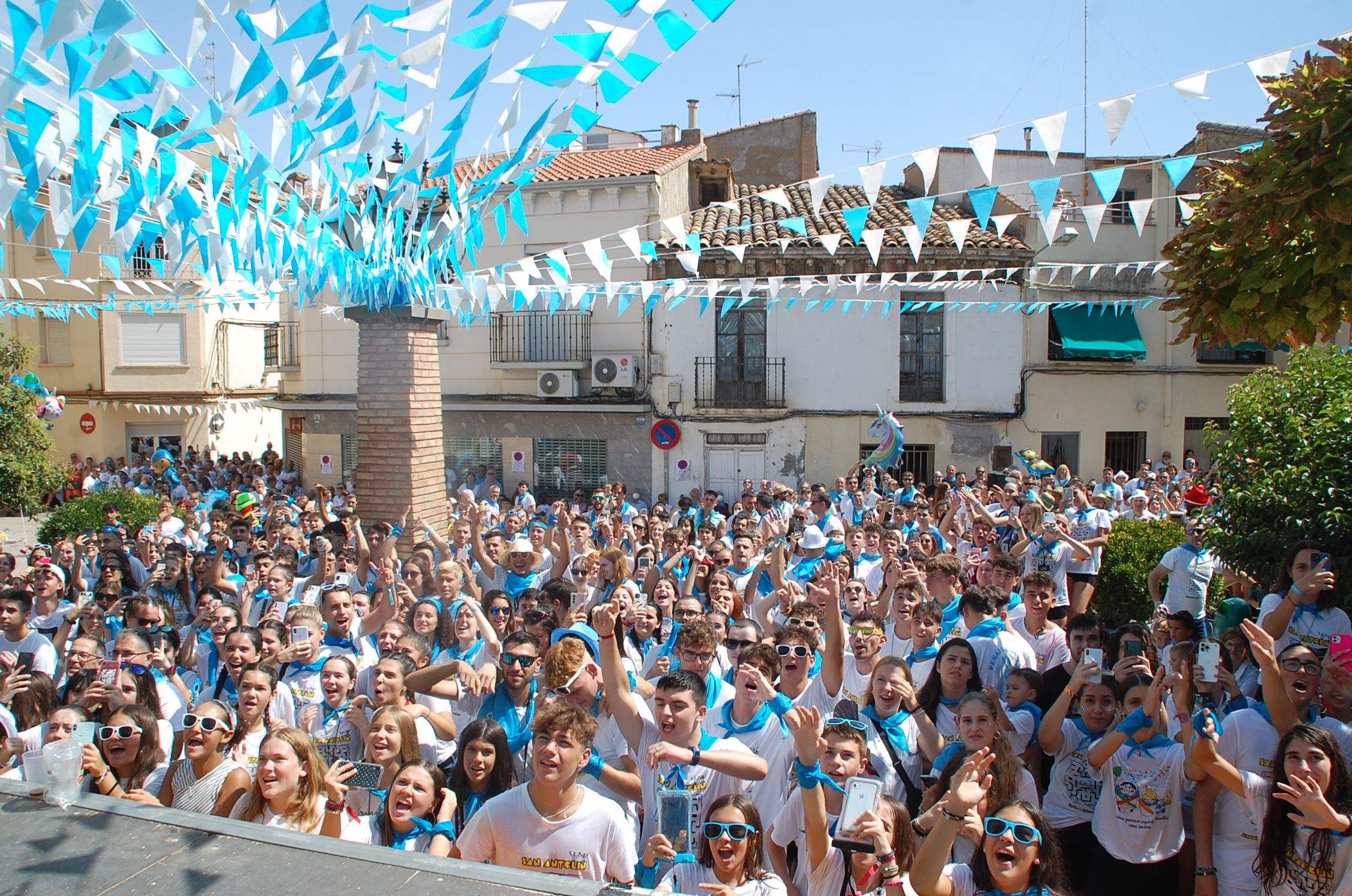 Cabalgata y chupinazo de las fiestas de Sariñena 2022 