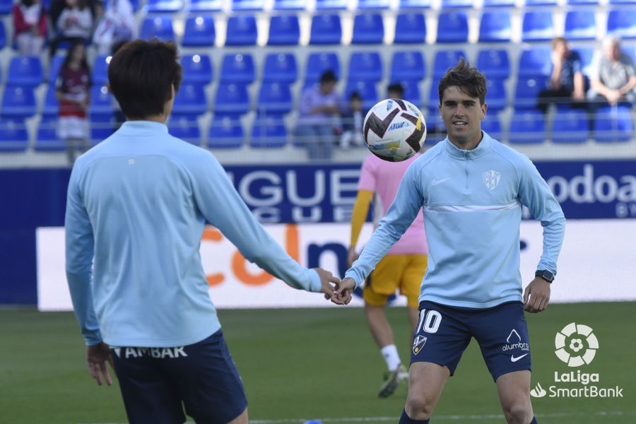 Javi Martínez y Kento calientan
