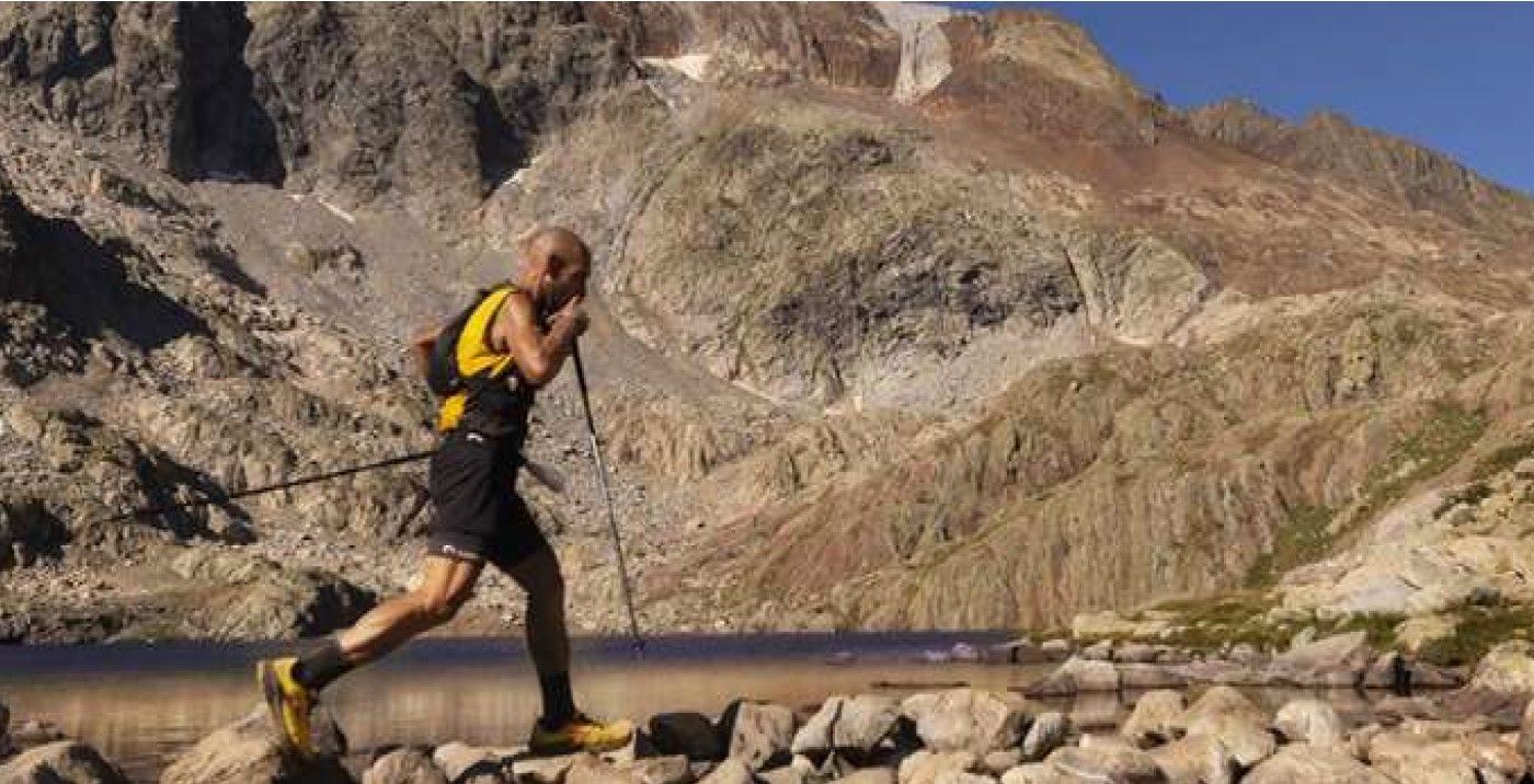 Un deportista en la Trail Valle de Tena.