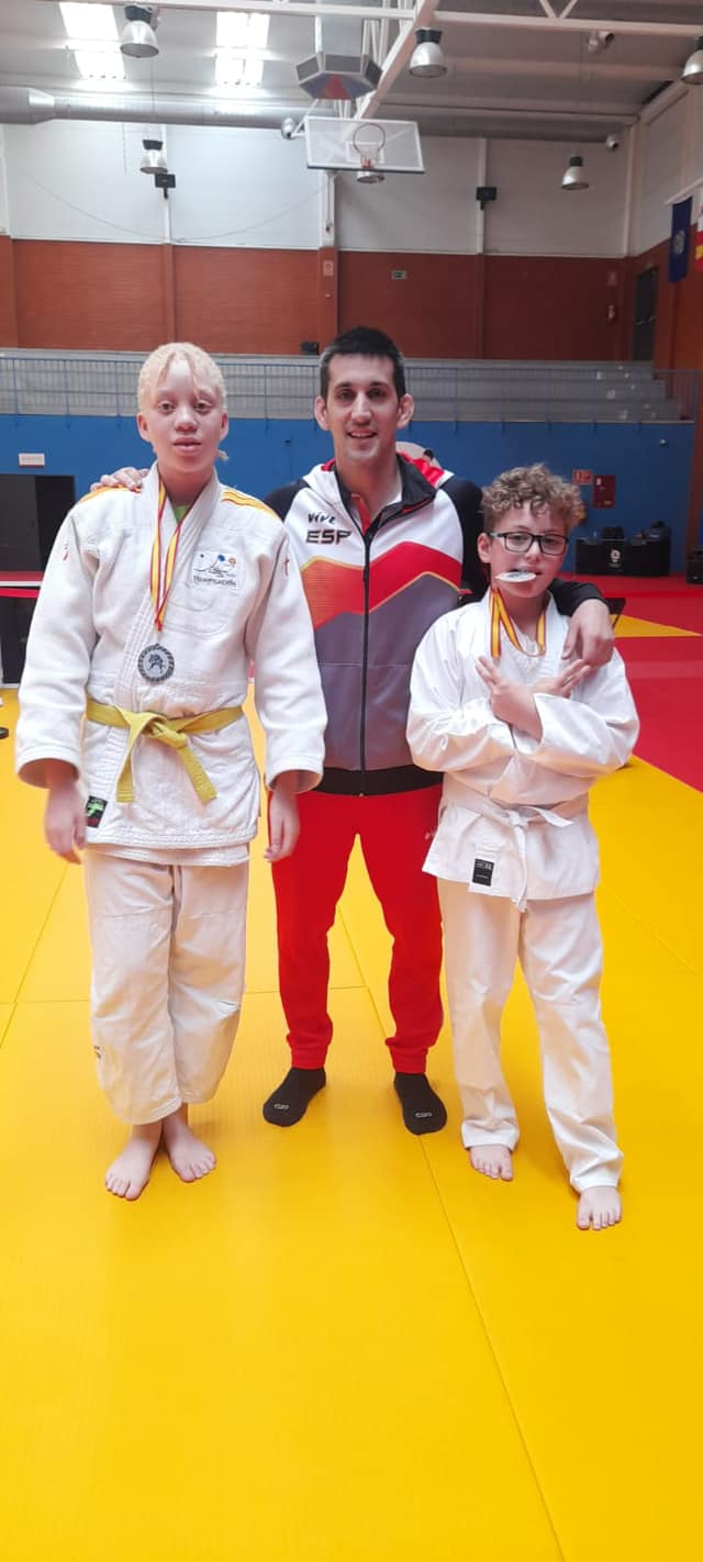 Aminata y Rafa con Raúl Clemente en el Campeonato de España de deportes para ciegos.ESPAÑA