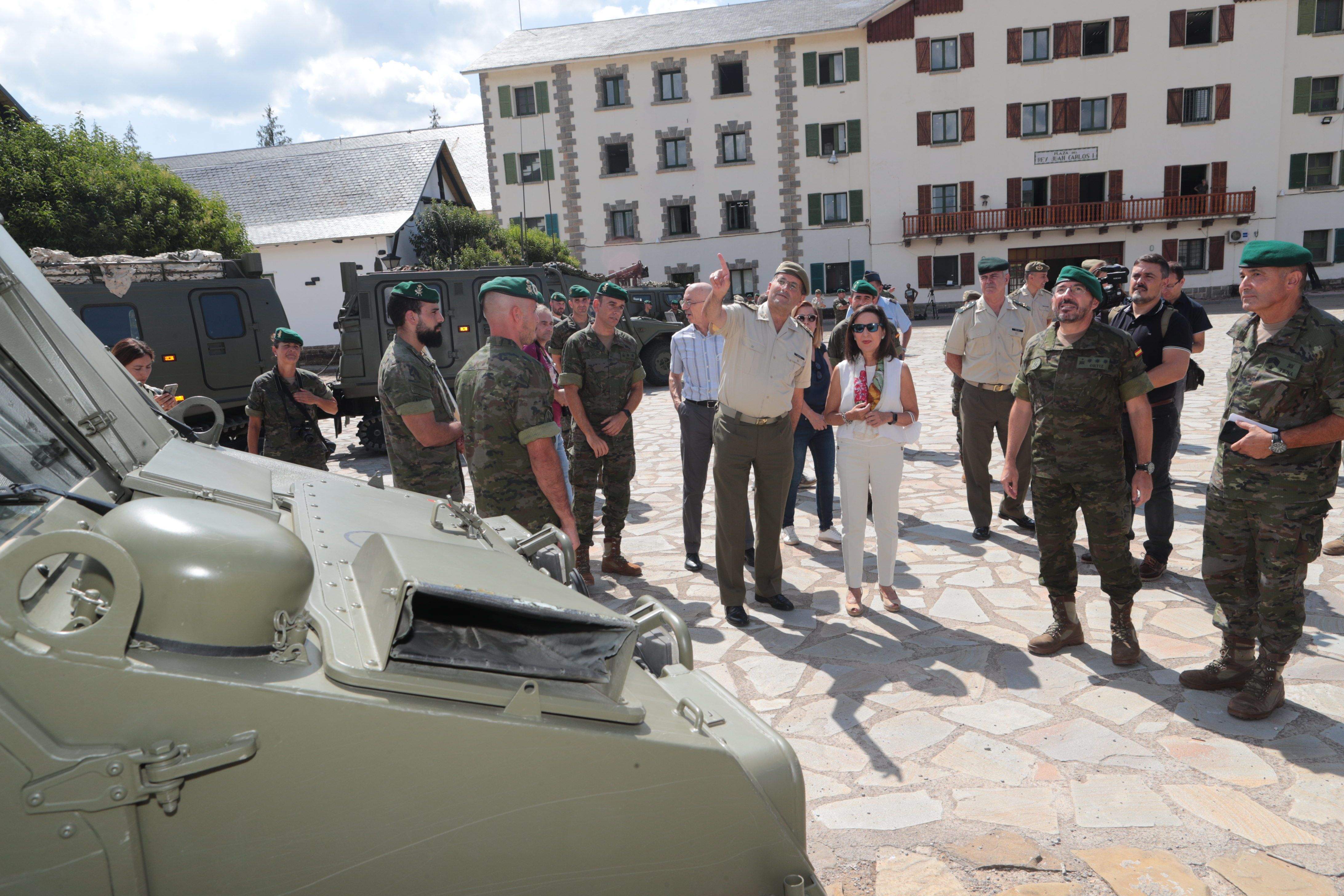 Visita de la ministra Robres al acuartelamiento san bernardo y al Castillo de San Pedro de Jaca.  Foto Ministerio de Defensa
