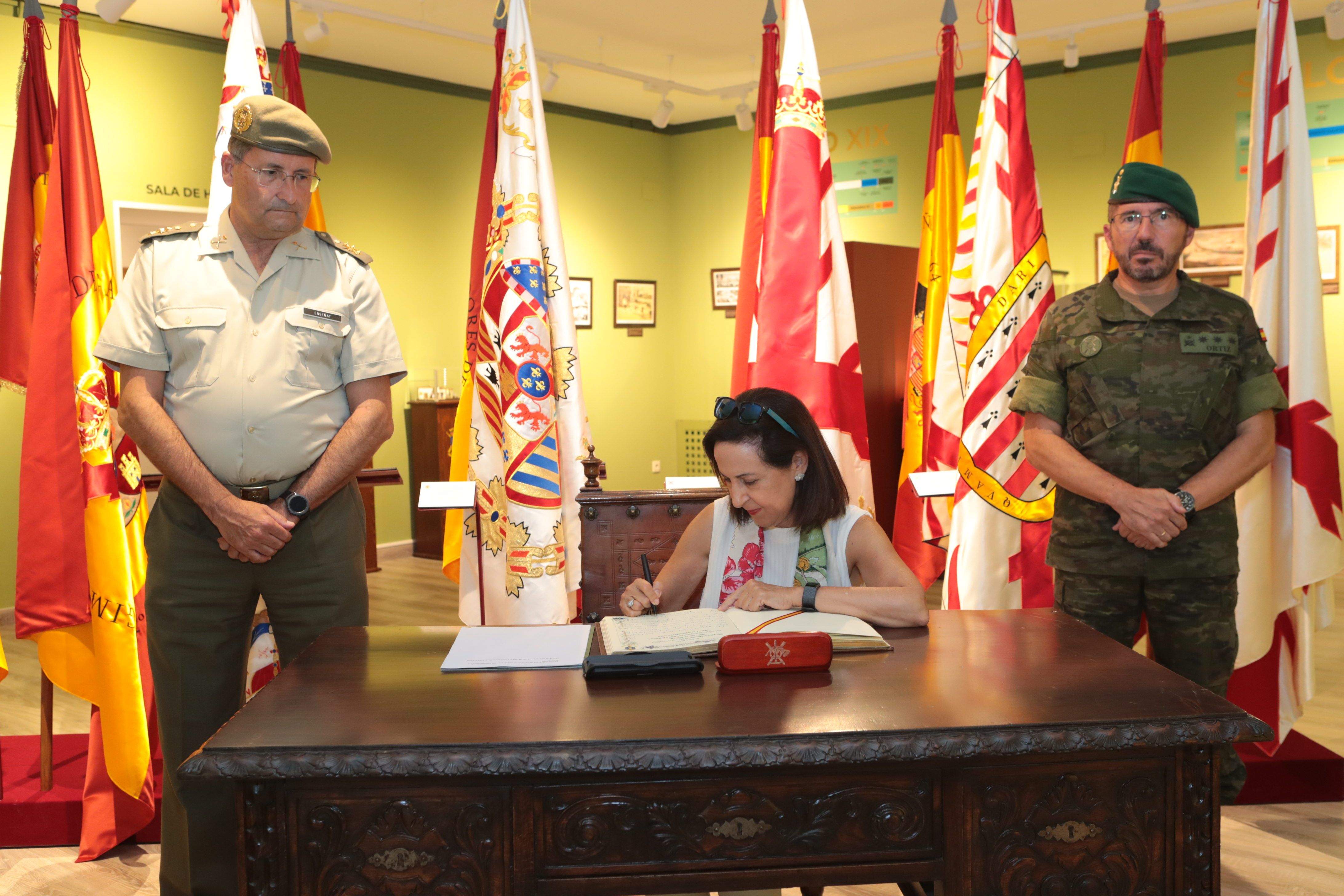 Visita de la ministra Robres al acuartelamiento san bernardo y al Castillo de San Pedro de Jaca.  Foto Ministerio de Defensa