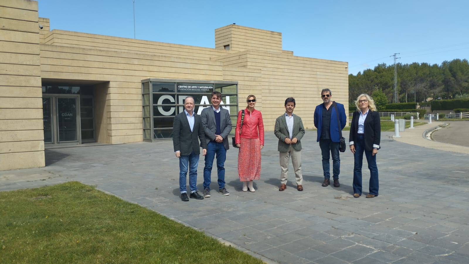 Ramón Lasaosa, Fernando Sarasa, Cristina de la Hera, Luis Felipe, Roberto Cacho y Silvia Salazar en la Finca Beulas.