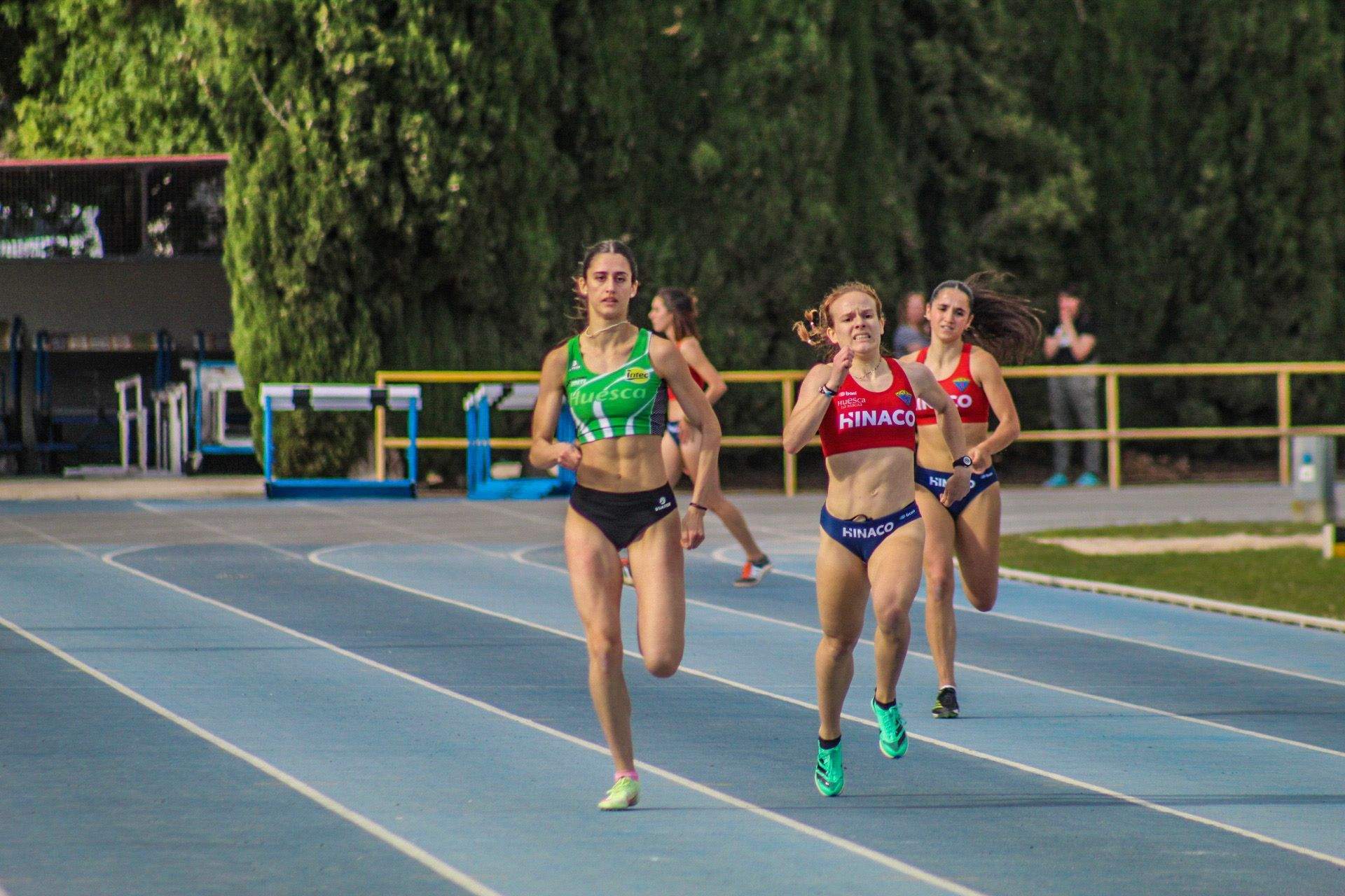 Teresa Santolaria, Ana Flores y Nerea Supervía en el Trofeo Ernesto Bribián de Monzón.