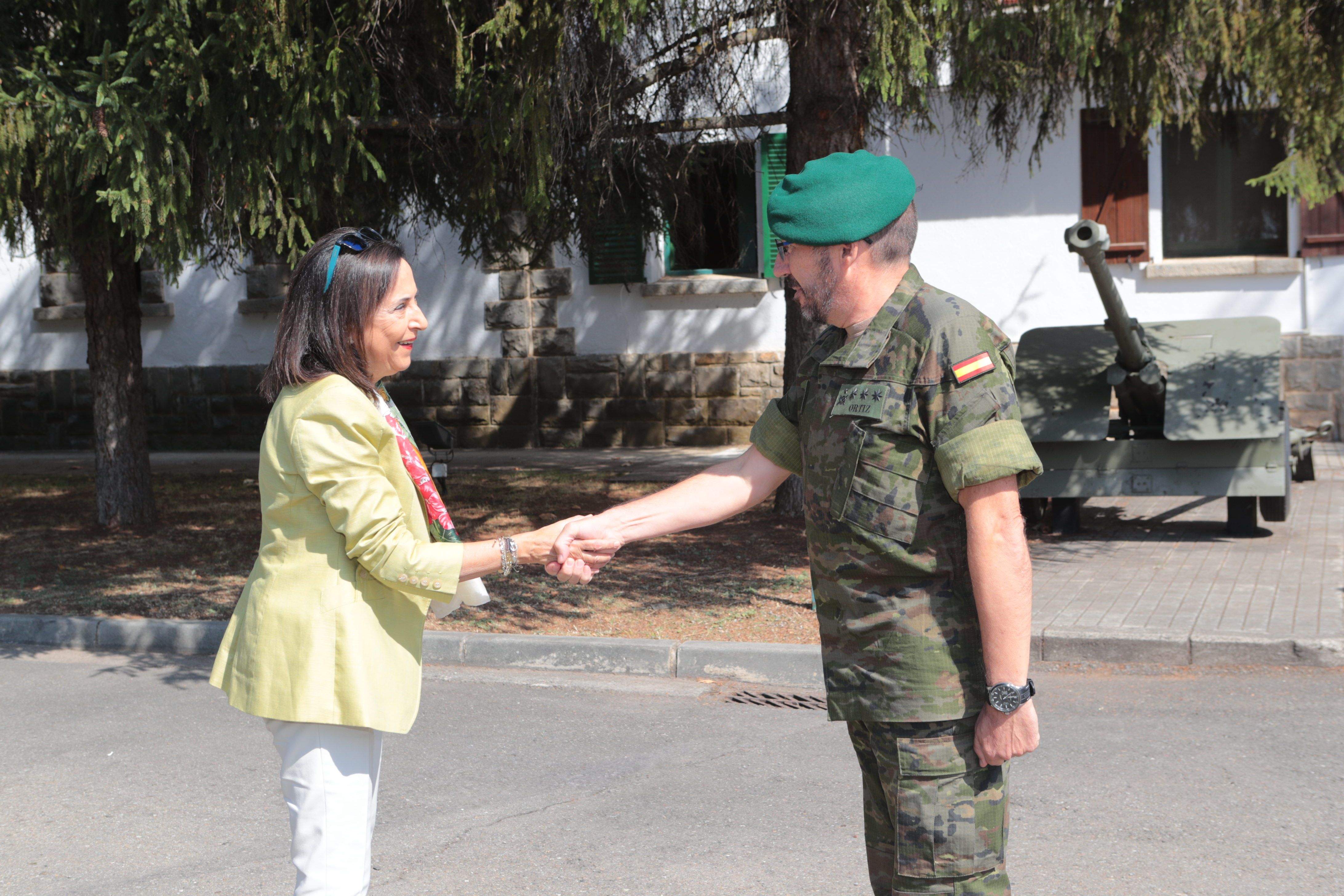 Visita de la ministra Robres al acuartelamiento san bernardo y al Castillo de San Pedro de Jaca.  Foto Ministerio de Defensa