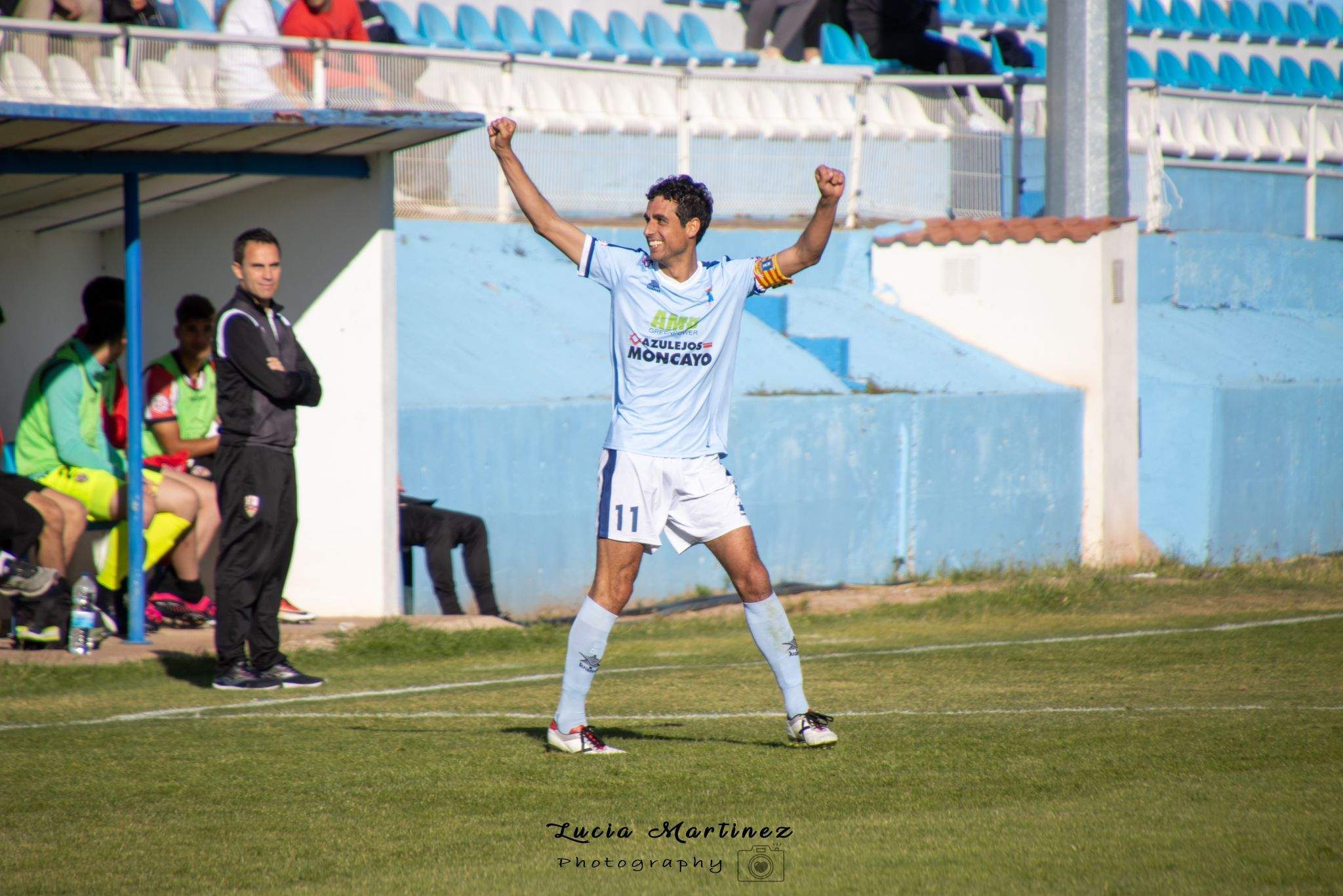 Luis Costa, sonriente, celebra el gol que marcó el sábado al Logroñés B con el Brea. Foto: Lucía Martínez