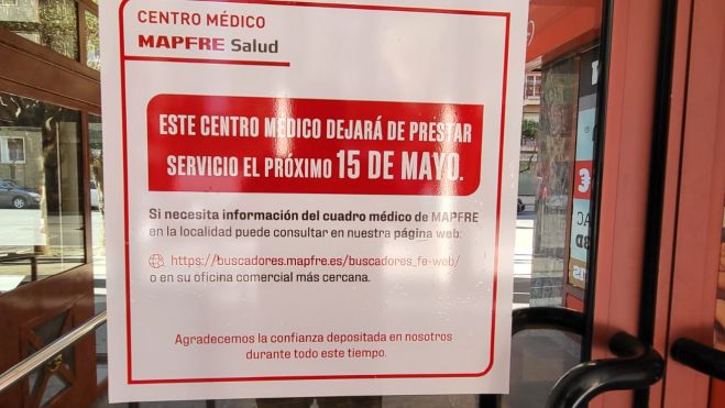 Un cartel indica el cierre Un cartel indica el cierre