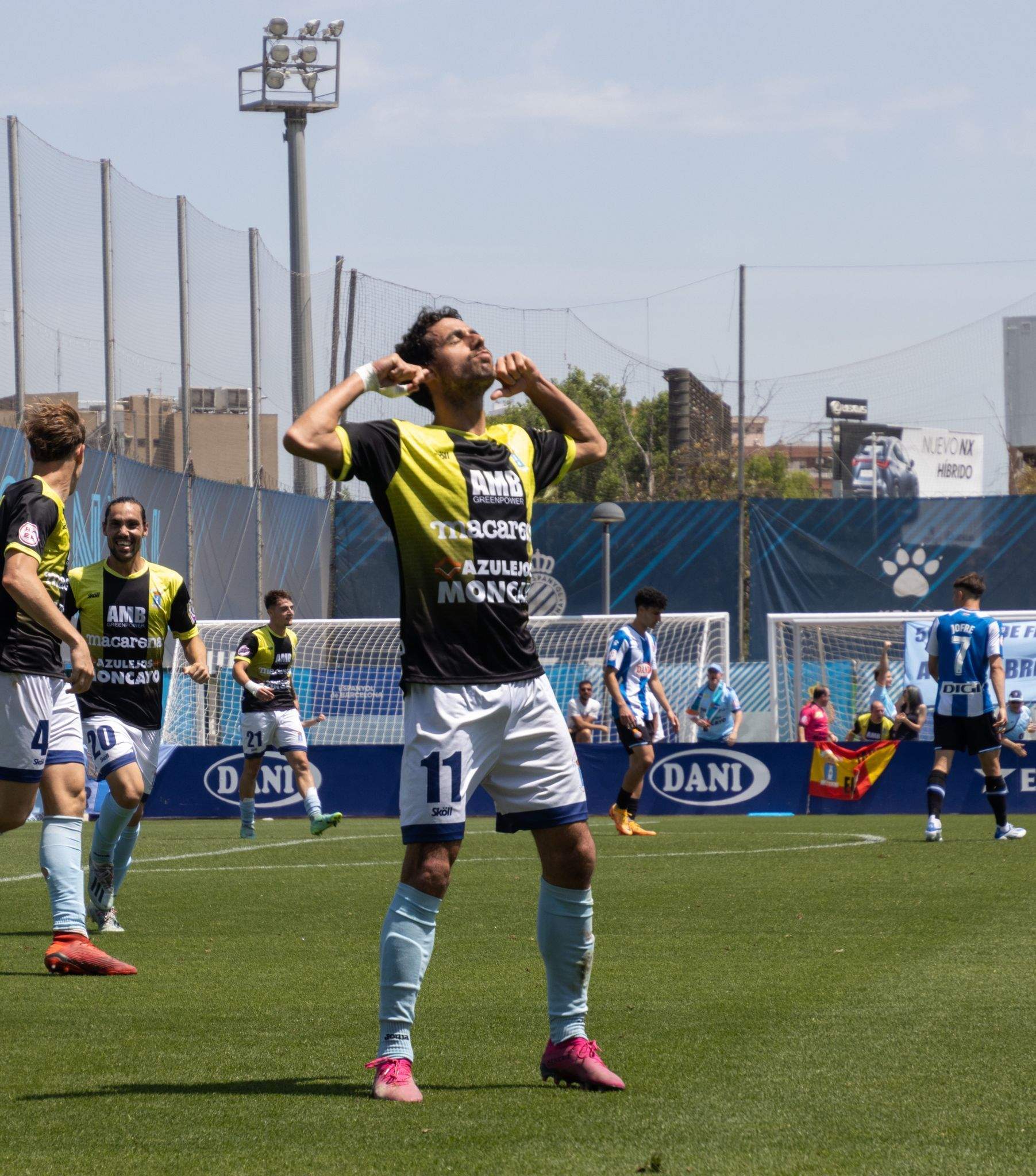 Celebración del gol que daba el empate hace justo un año en el campo del Espanyol B.