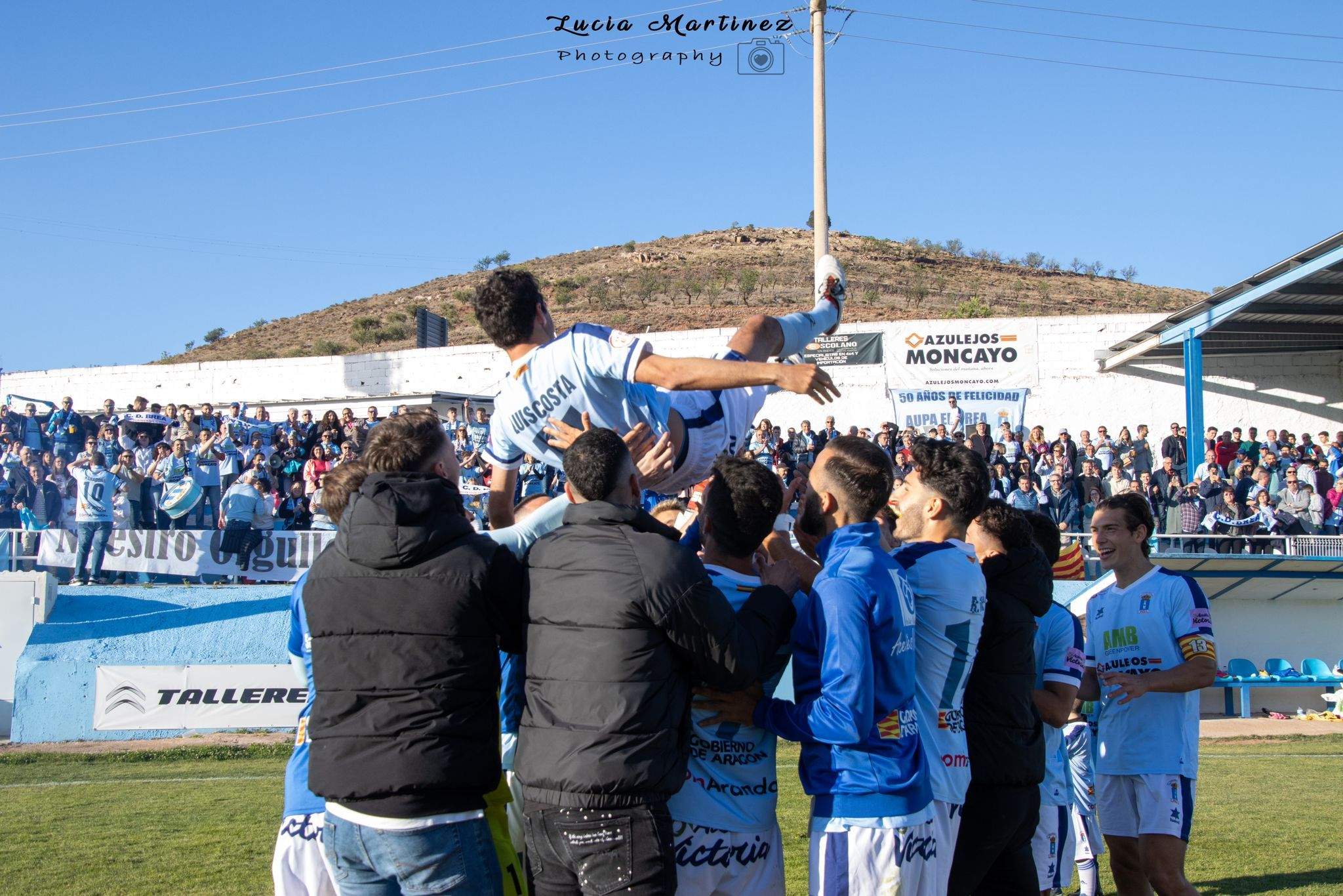 Manteado por sus compañeros. Foto: Lucía Martínez