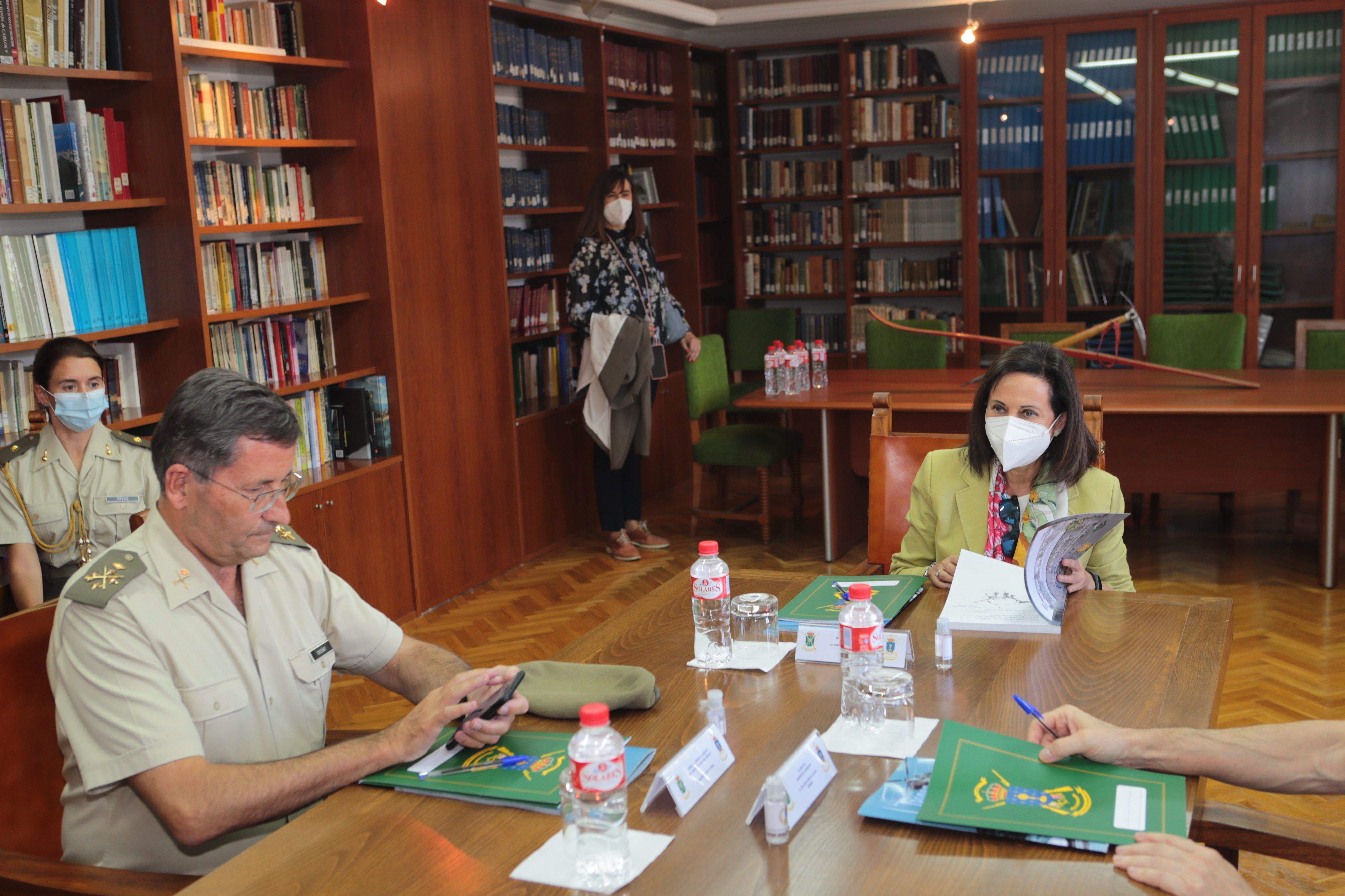 Visita de la ministra Robres al acuartelamiento san bernardo y al Castillo de San Pedro de Jaca.  Foto Ministerio de Defensa