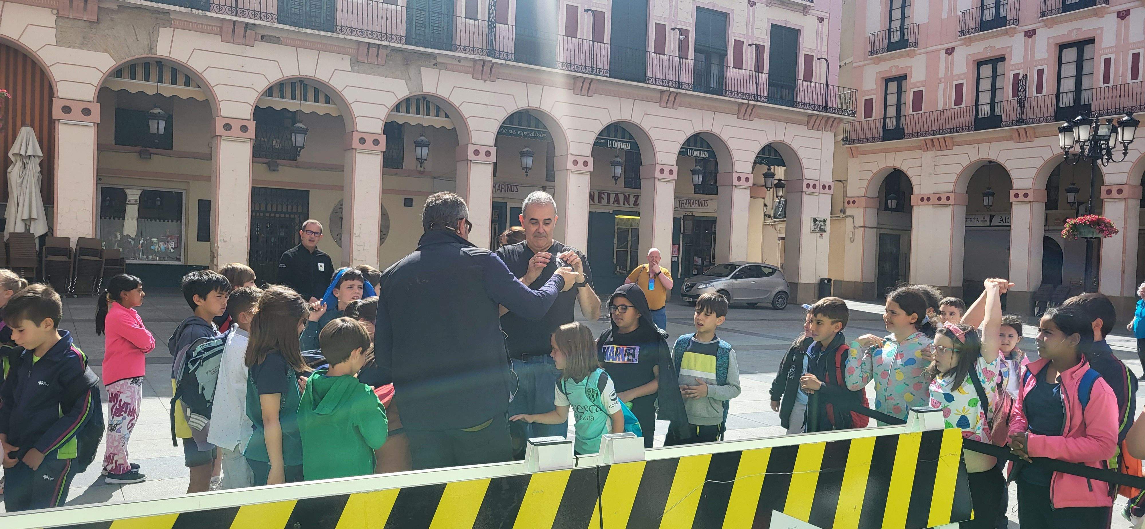 Exhibición con perros guía de la ONCE en Huesca. Foto Myriam Martínez