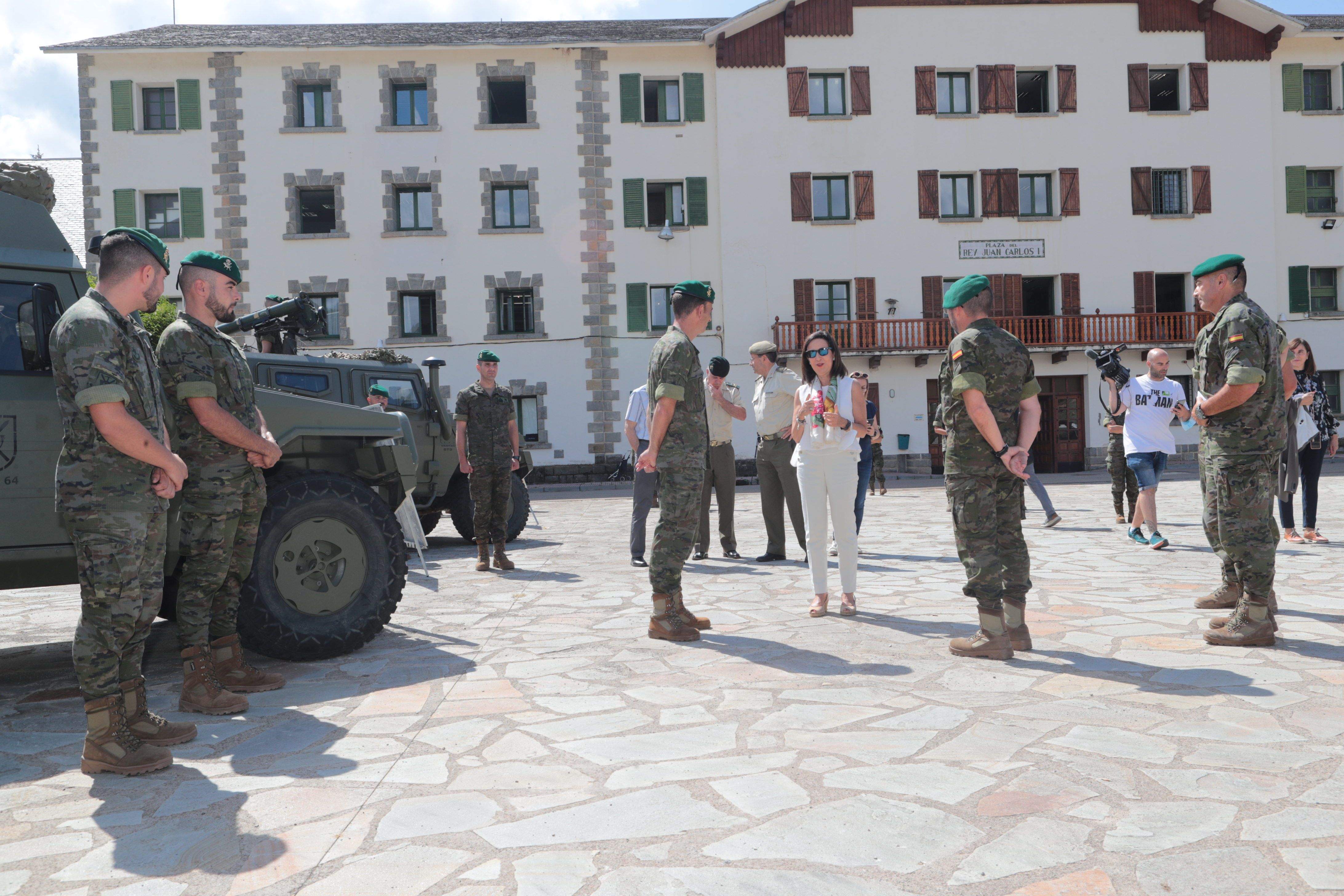Visita de la ministra Robres al acuartelamiento san bernardo y al Castillo de San Pedro de Jaca.  Foto Ministerio de Defensa